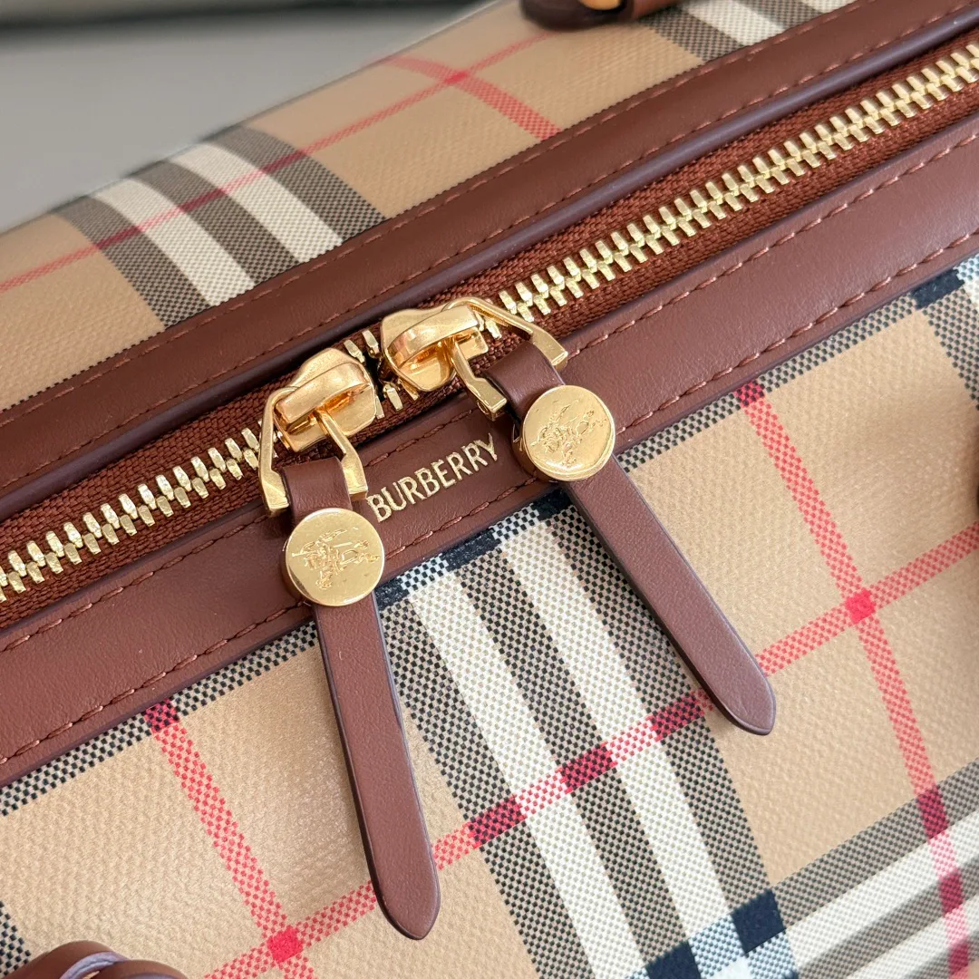 Women's Classic Handbags BURBERRY 17948673