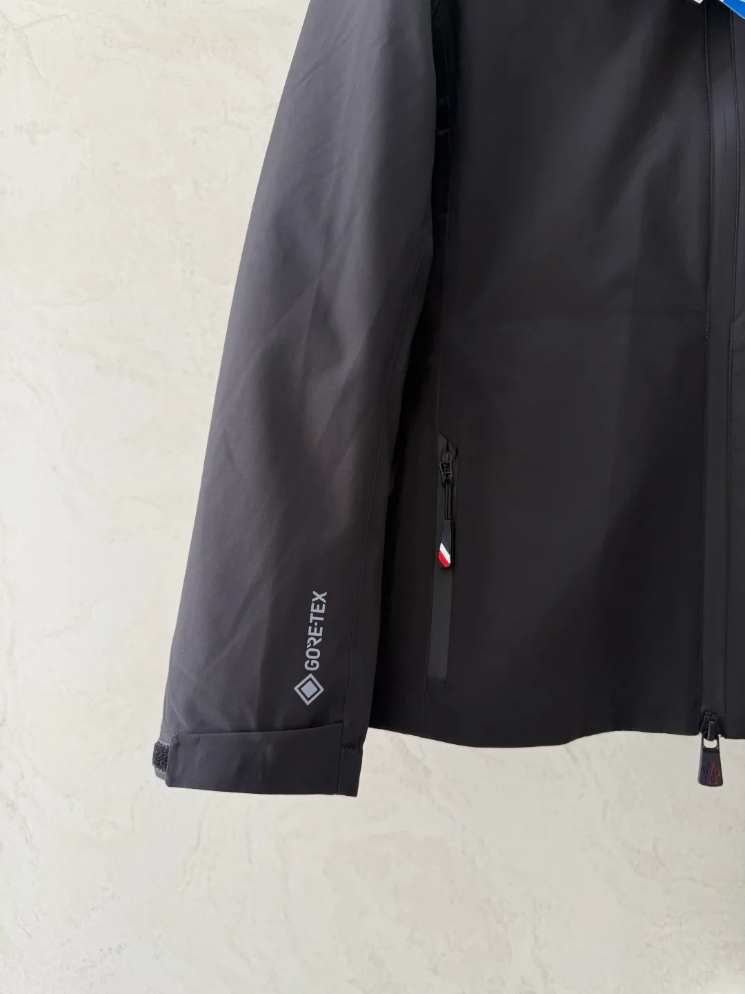 Women's Jackets And Down Jackets MONCLER 18043544