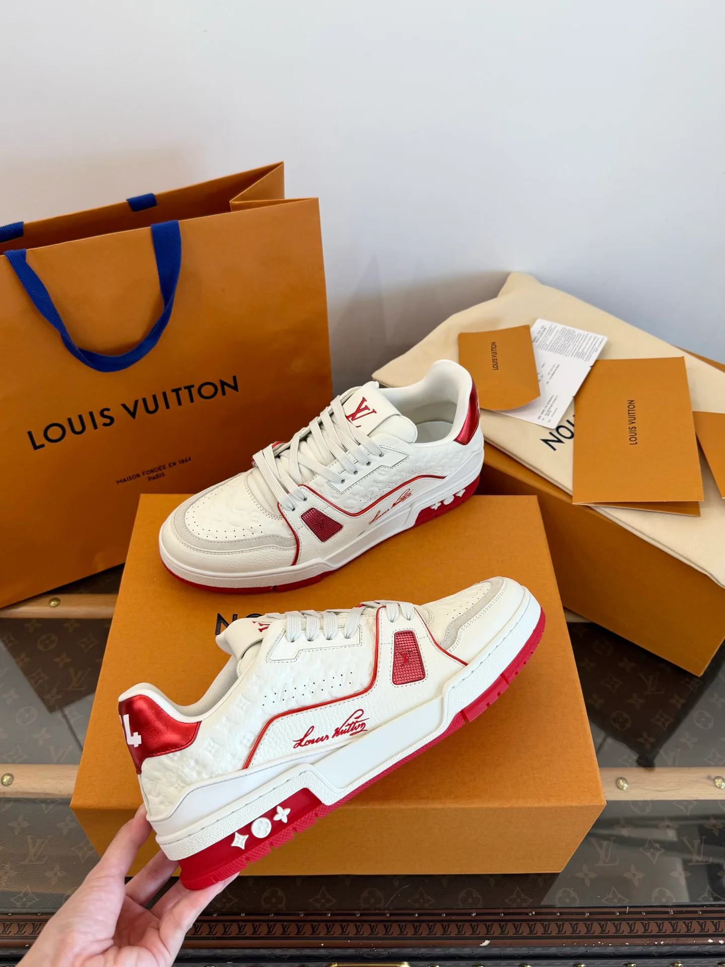 Women's Sneakers LOUIS VUITTON 18547388