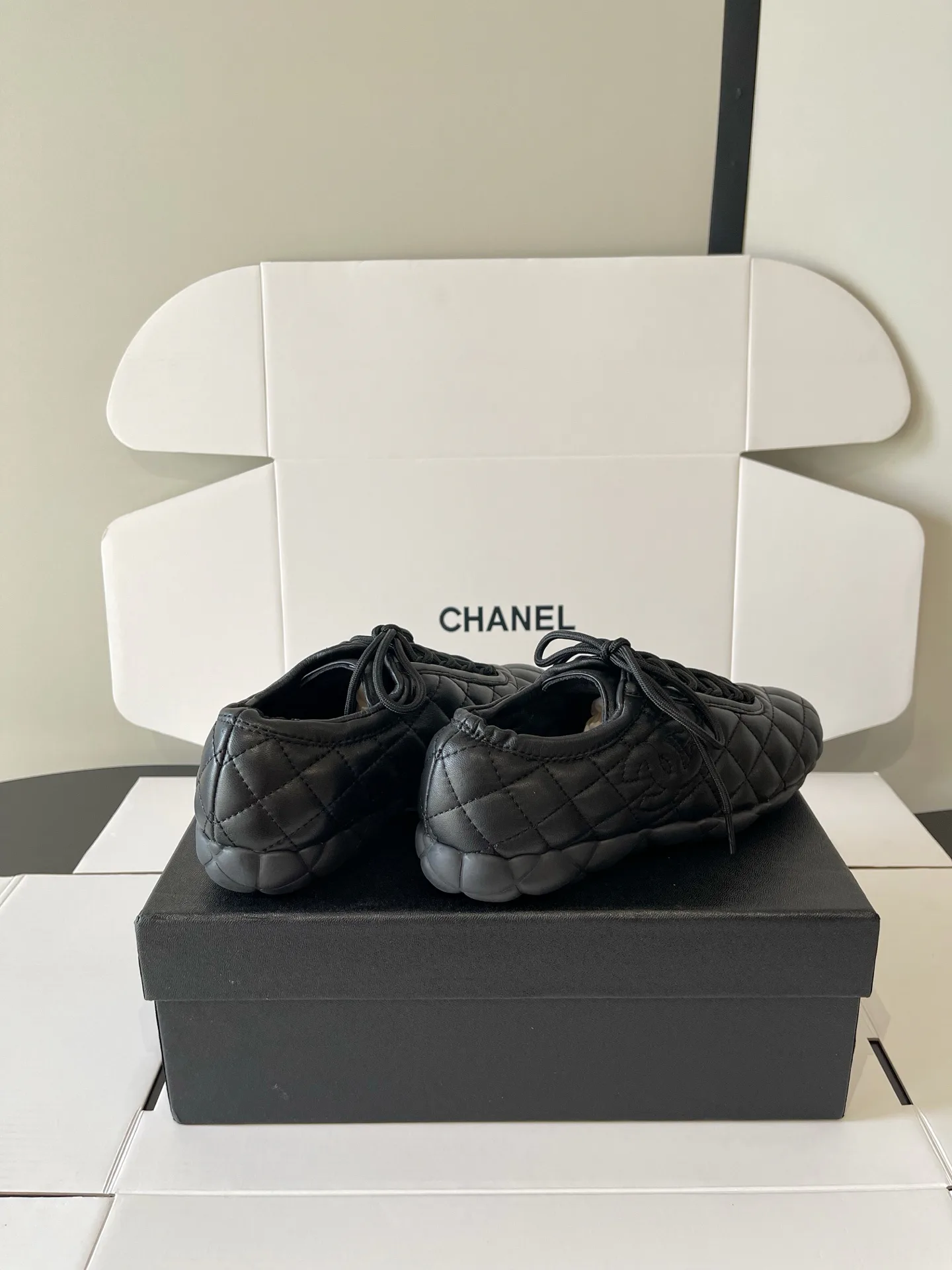 Women's Sneakers CHANEL 18437957