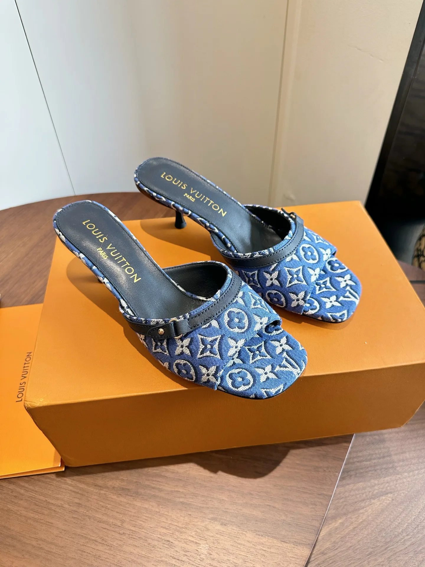 Women's Mules And Clogs LOUIS VUITTON 17580803