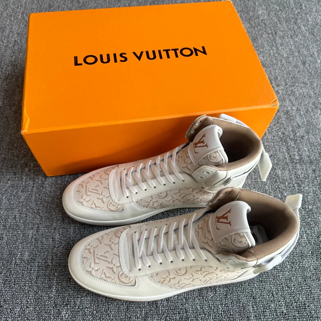 Men's Sneakers LOUIS VUITTON 18394311