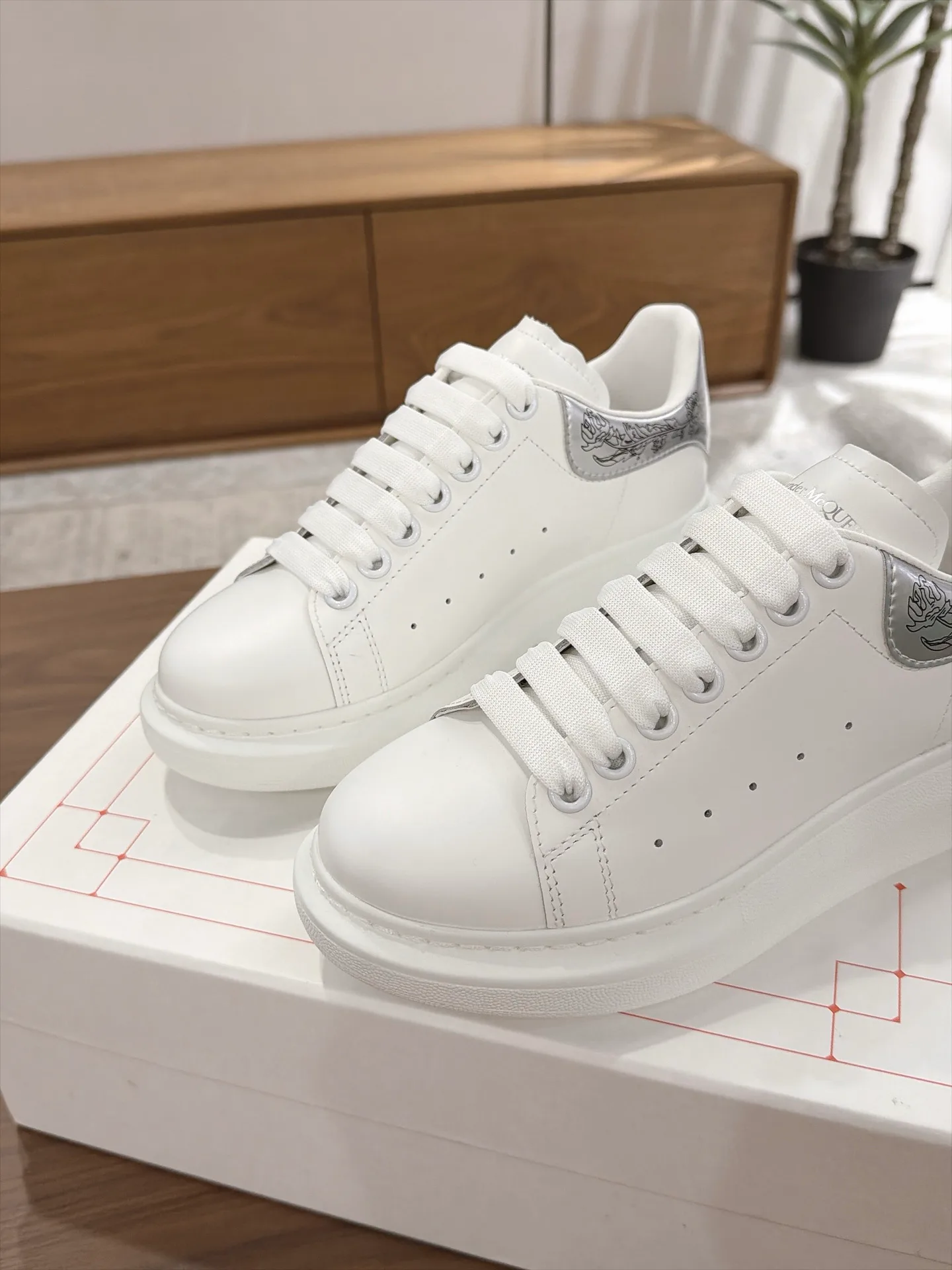 Women's Sneakers ALEXANDER MCQUEEN 18219644