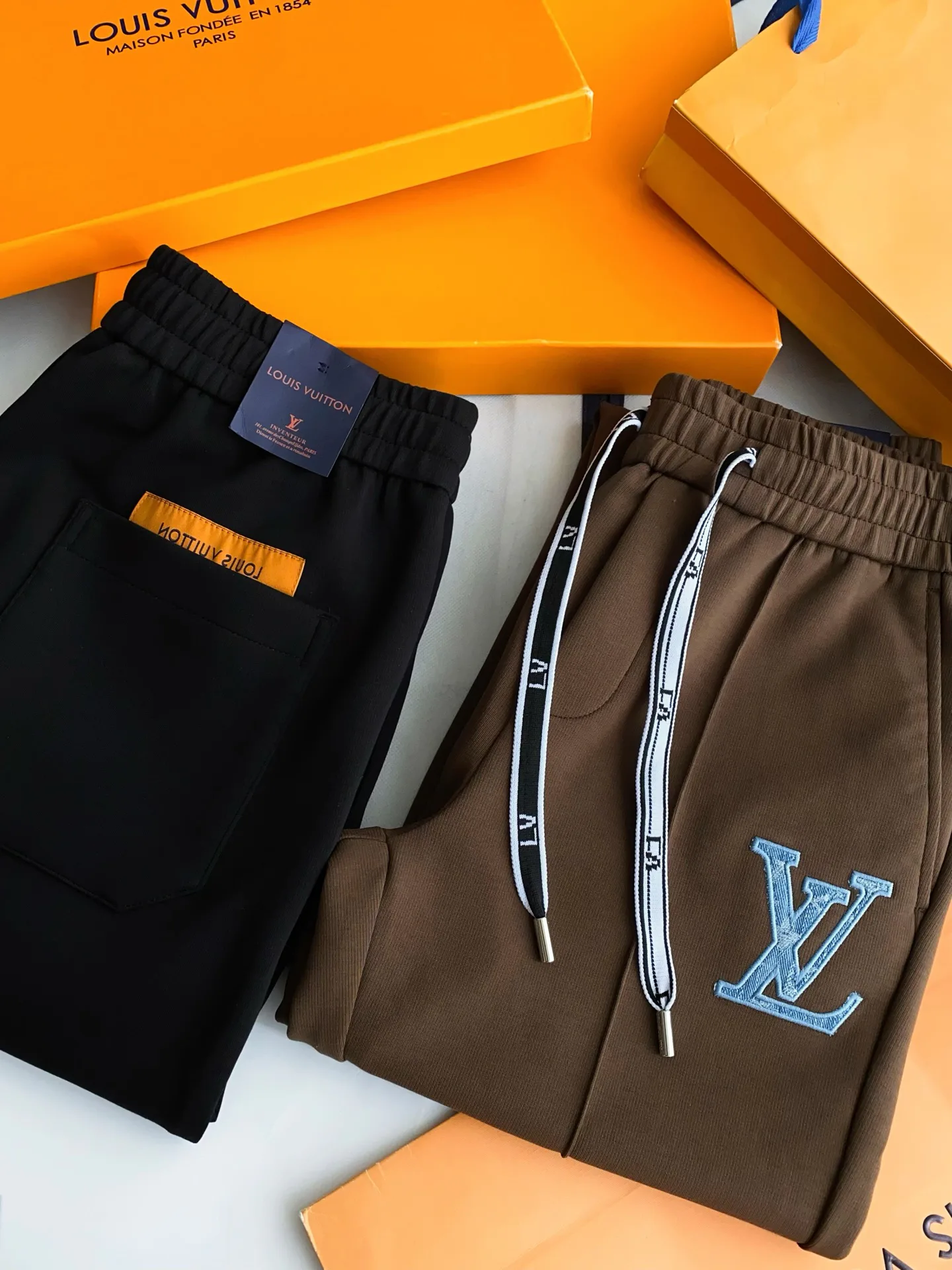 Men's Trousers LOUIS VUITTON 18314981