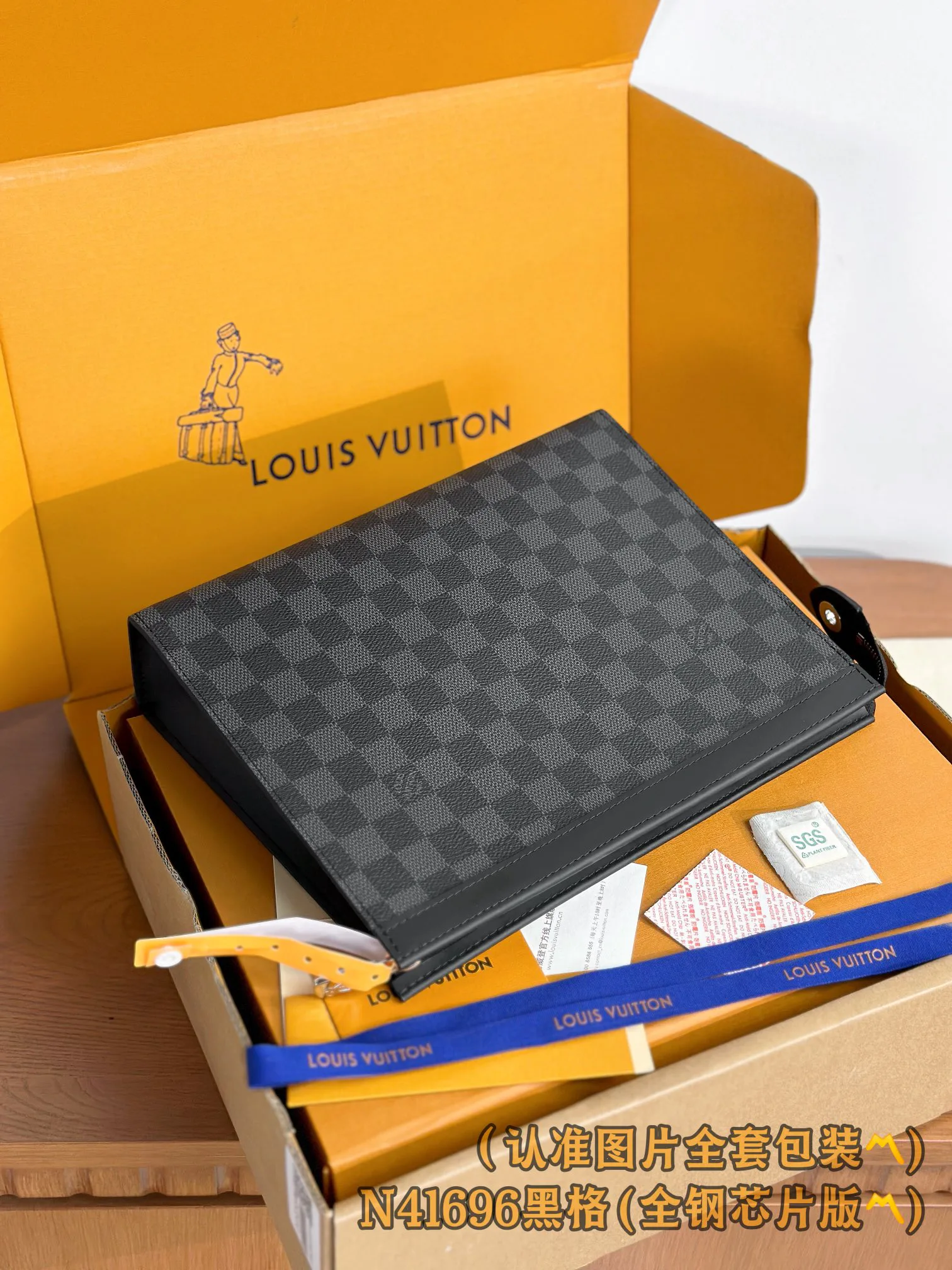 Women's Clutches LOUIS VUITTON 18148141