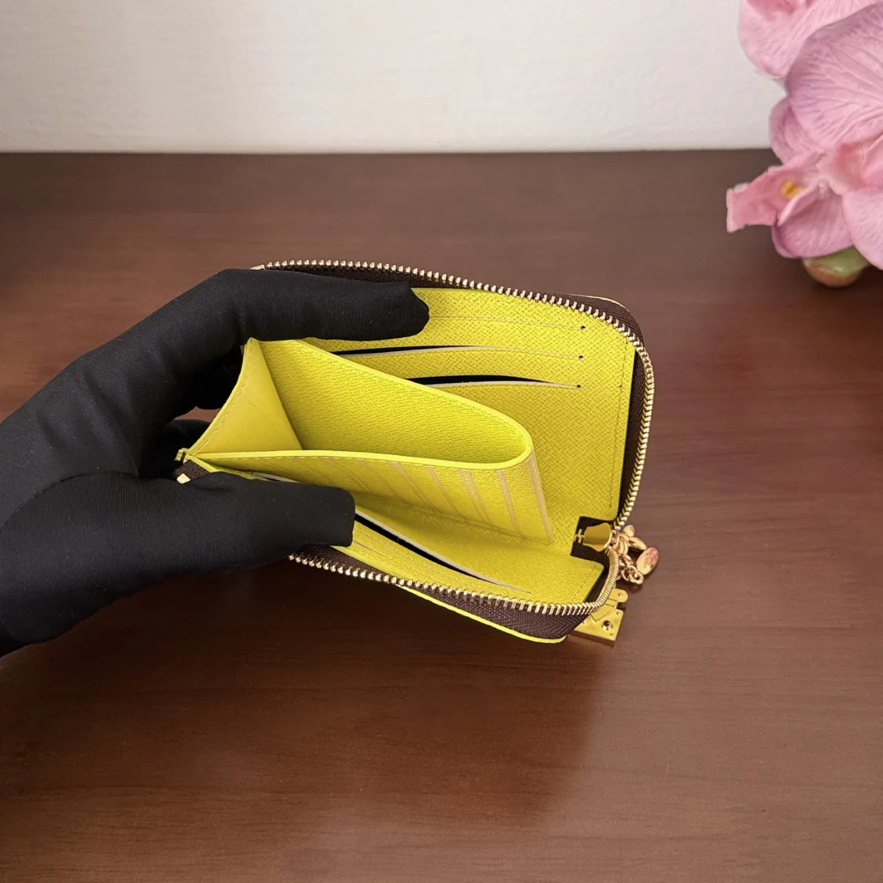 Women's Clutches LOUIS VUITTON 18315125