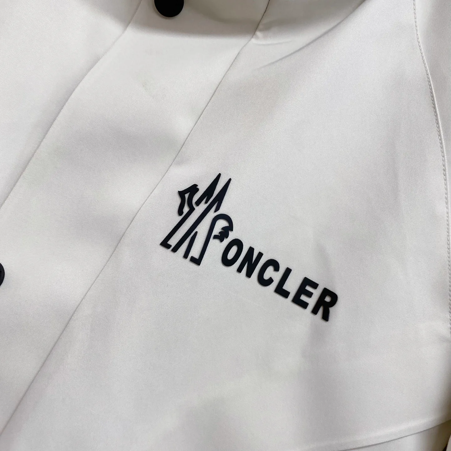 Women's Jackets And Down Jackets MONCLER 18236882