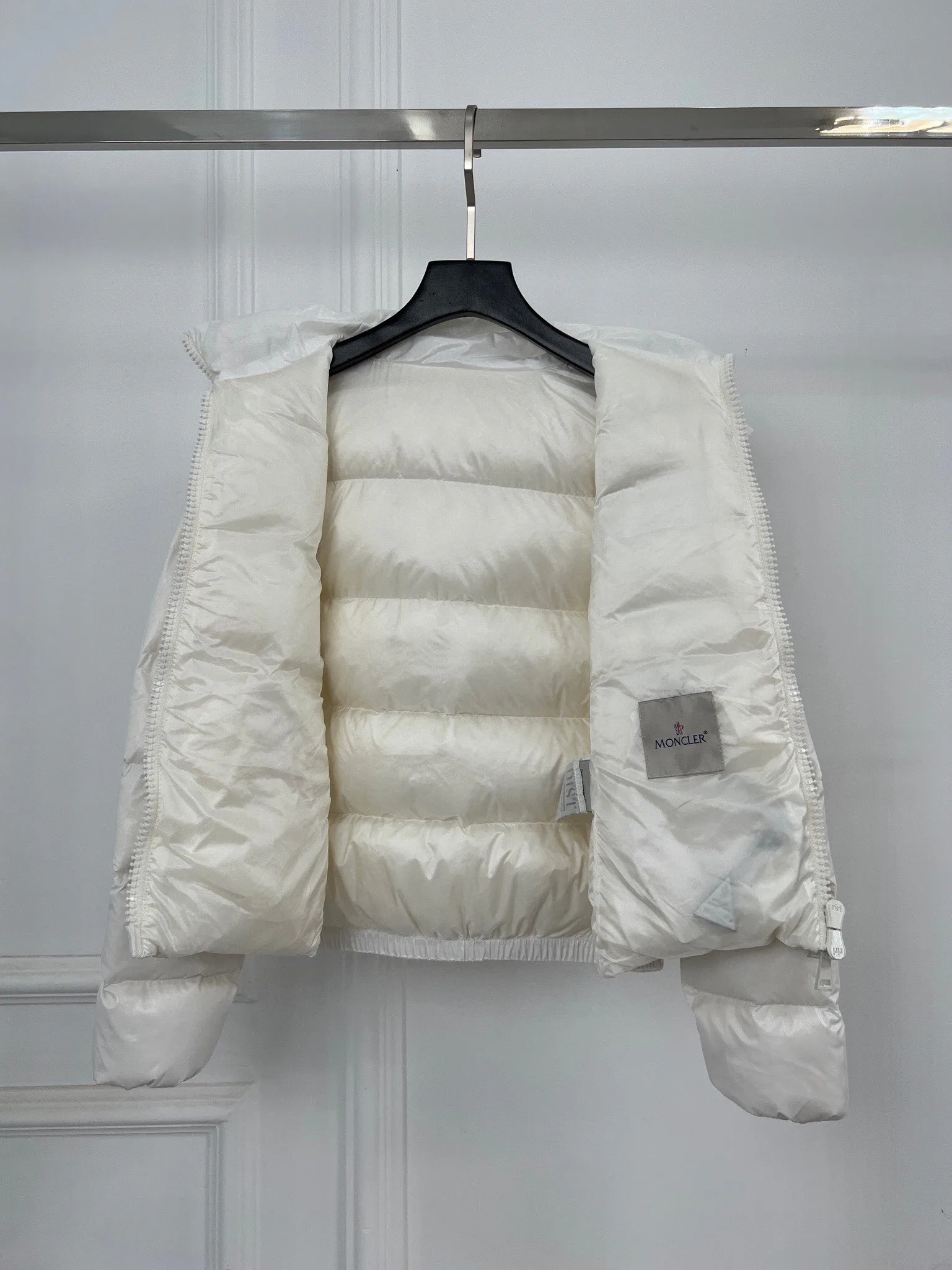 Women's Jackets And Down Jackets MONCLER 18416215