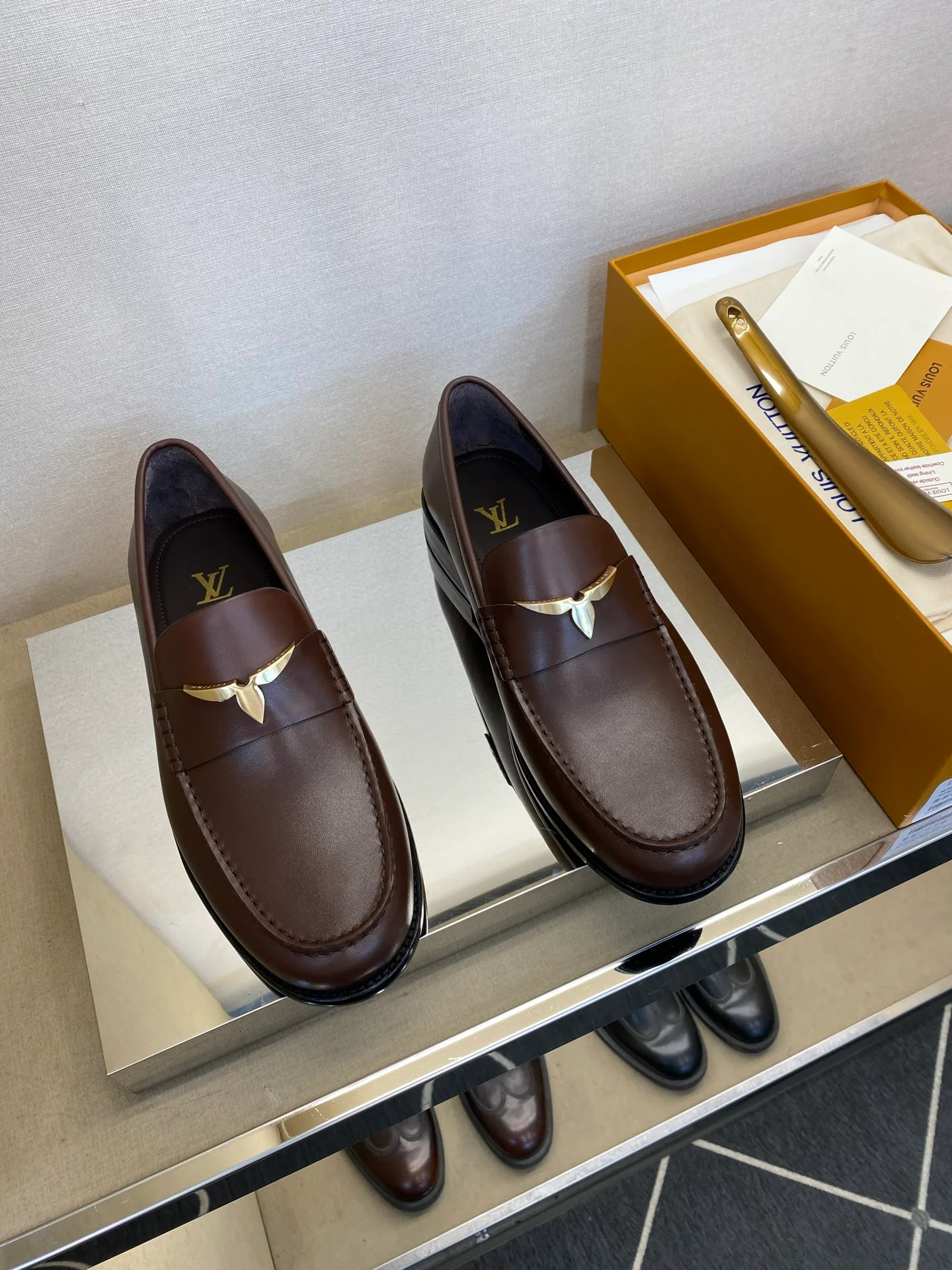 Men's Loafers And Dress Shoes LOUIS VUITTON 18079148