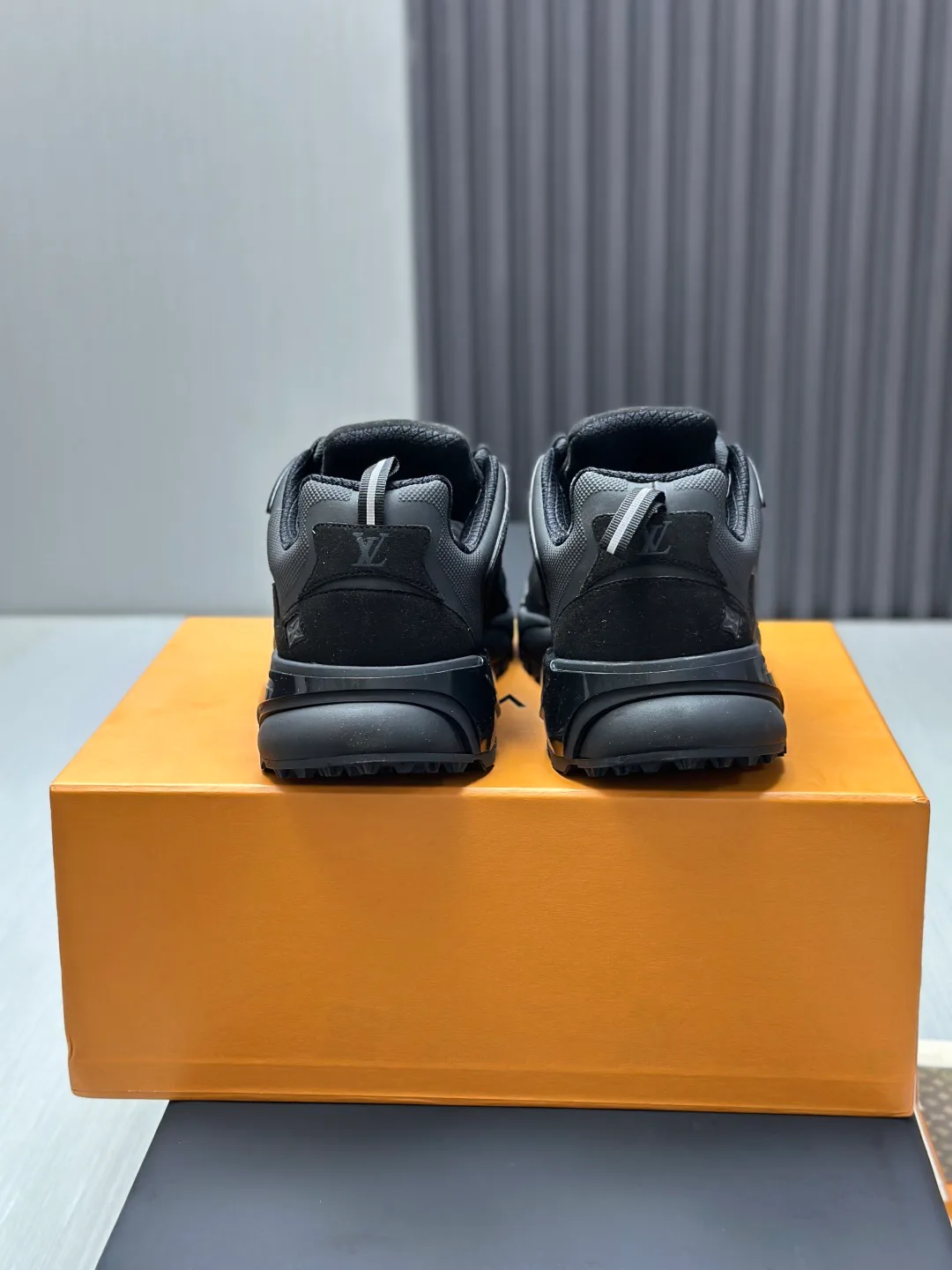 Women's Sneakers LOUIS VUITTON 18211982
