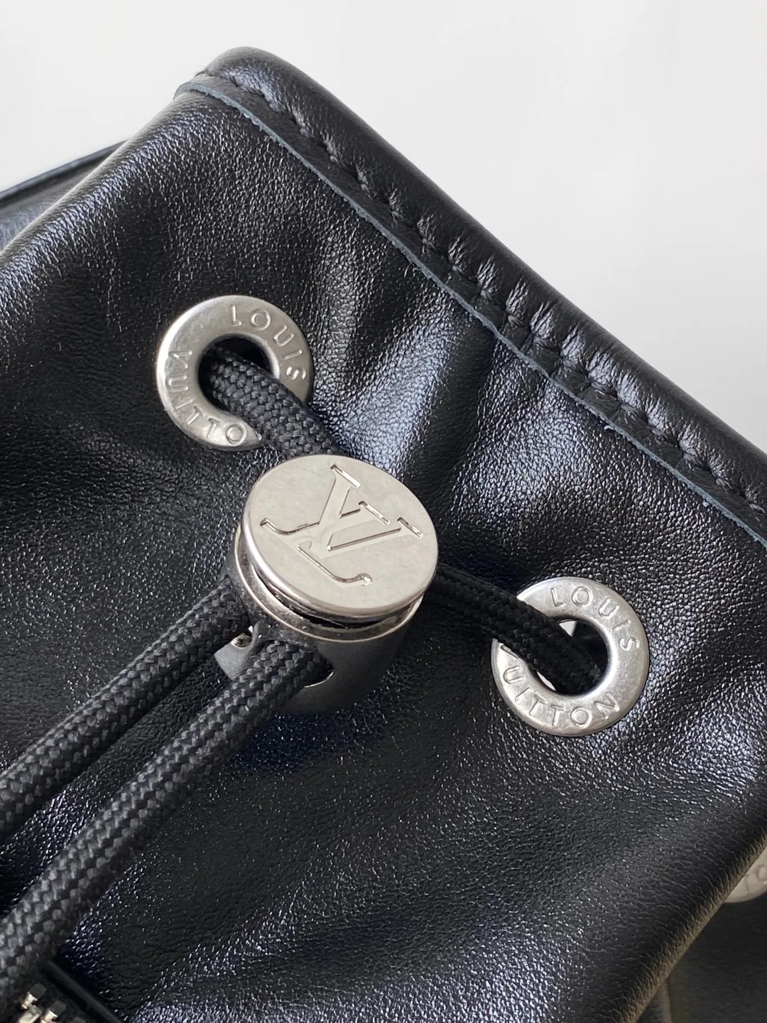 Классические Сумки Женские Louis Vuitton 18664403
