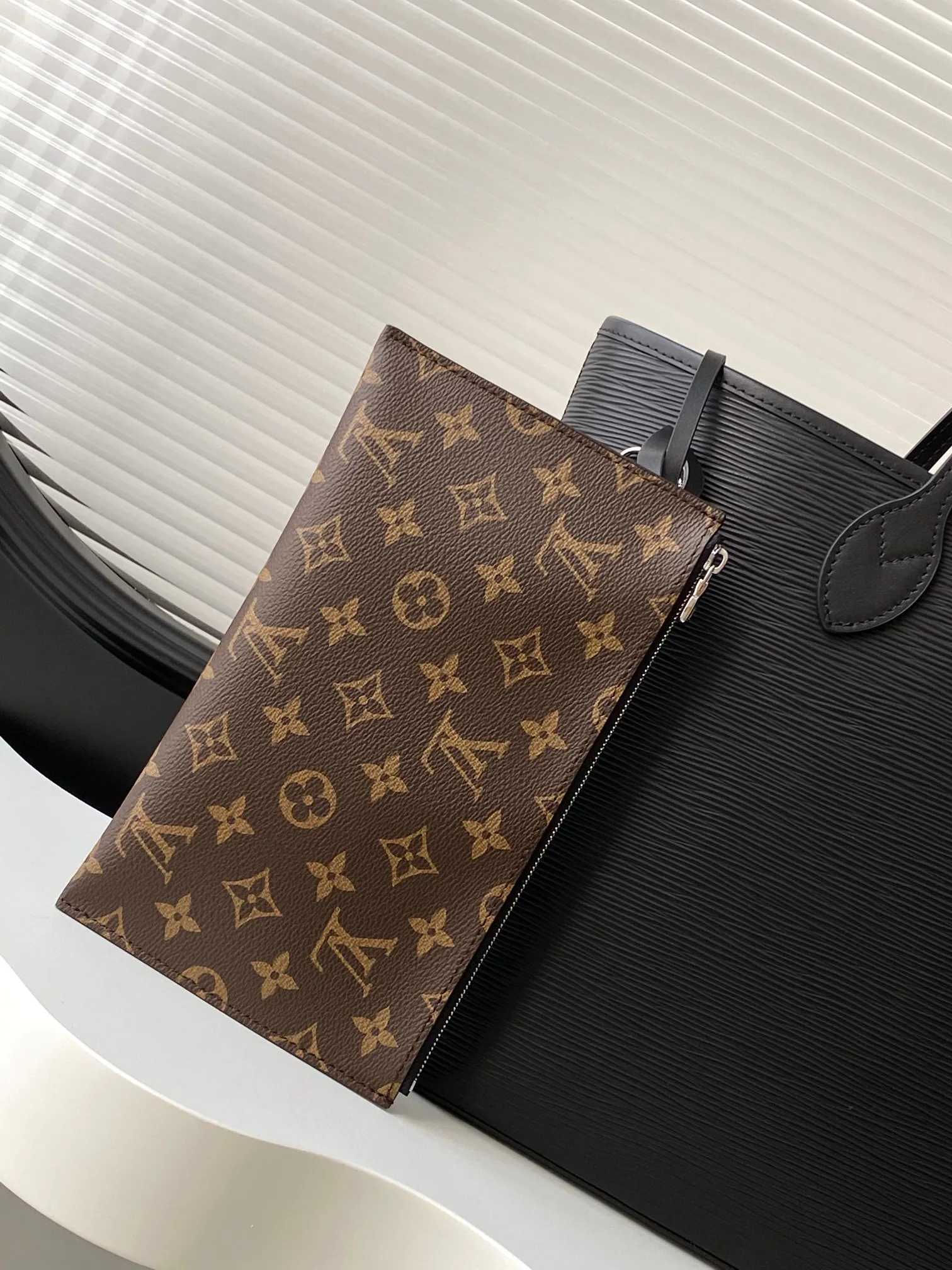 Women's Classic Handbags LOUIS VUITTON 17844894
