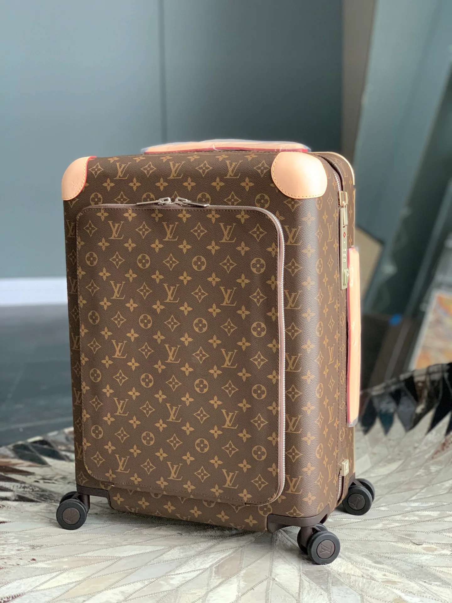 Suitcases LOUIS VUITTON 17055902