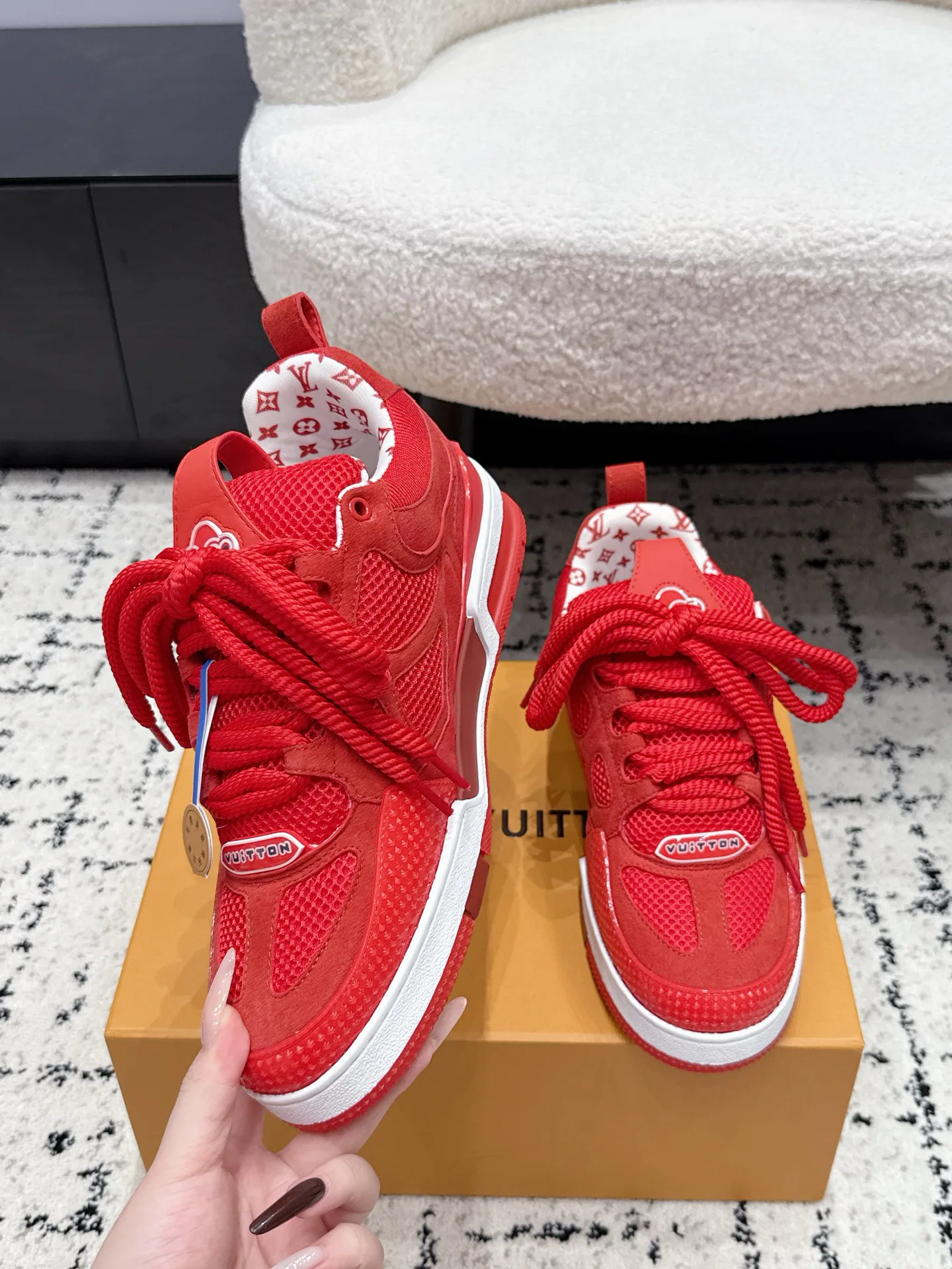 Women's Sneakers LOUIS VUITTON 17044287