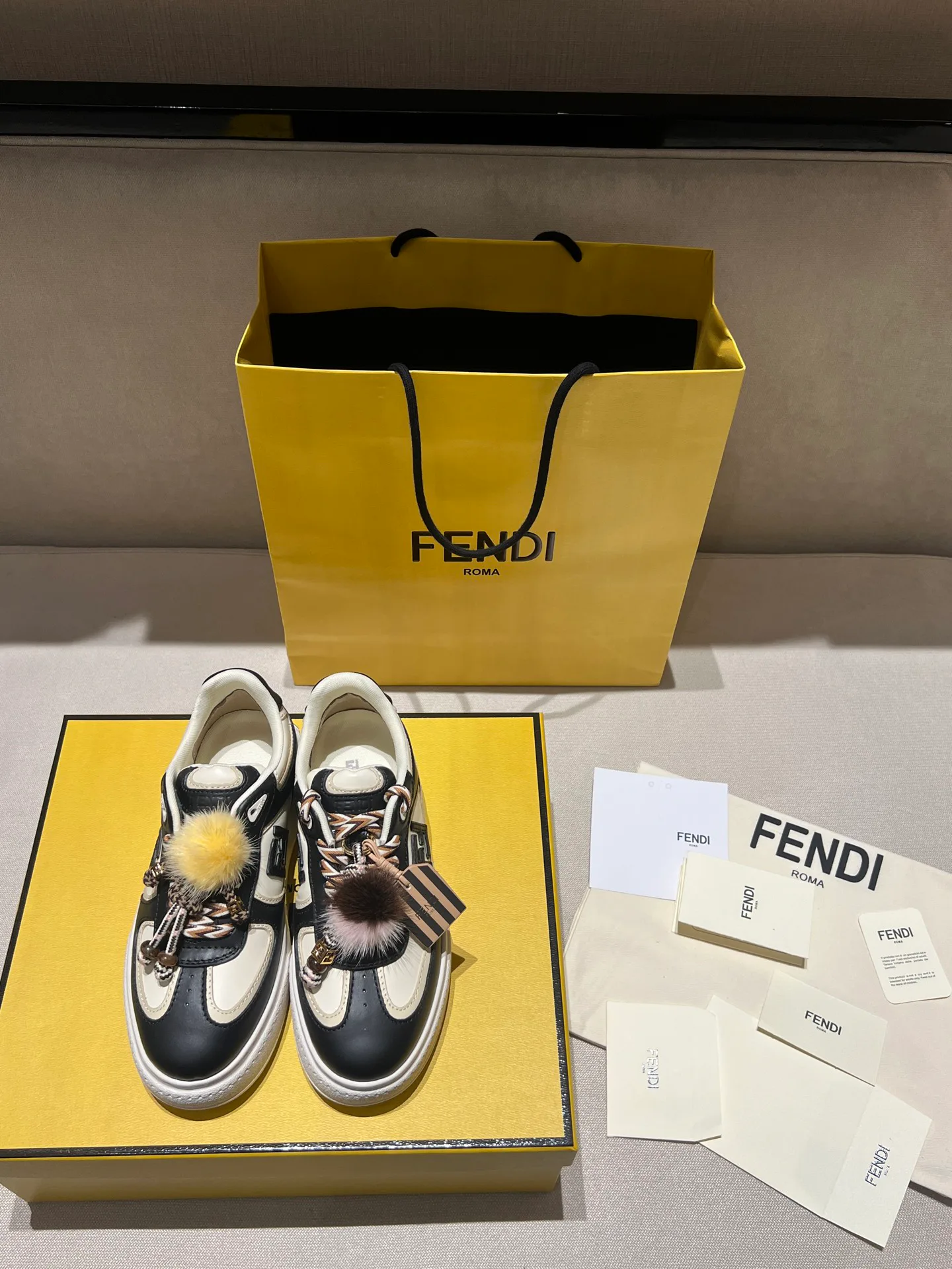 Women's Sneakers FENDI 18020700