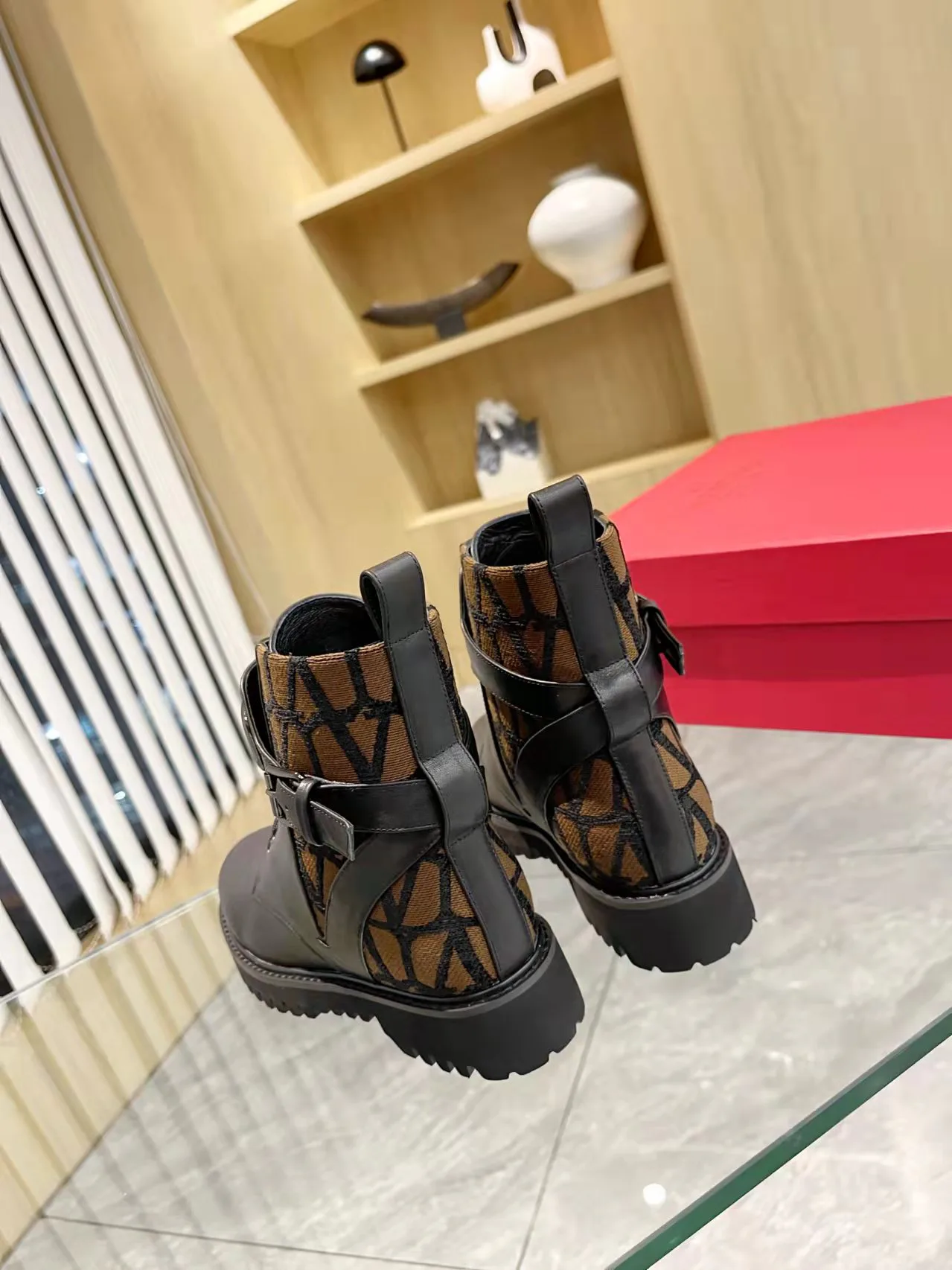 Ботинки Женские Valentino 18616589