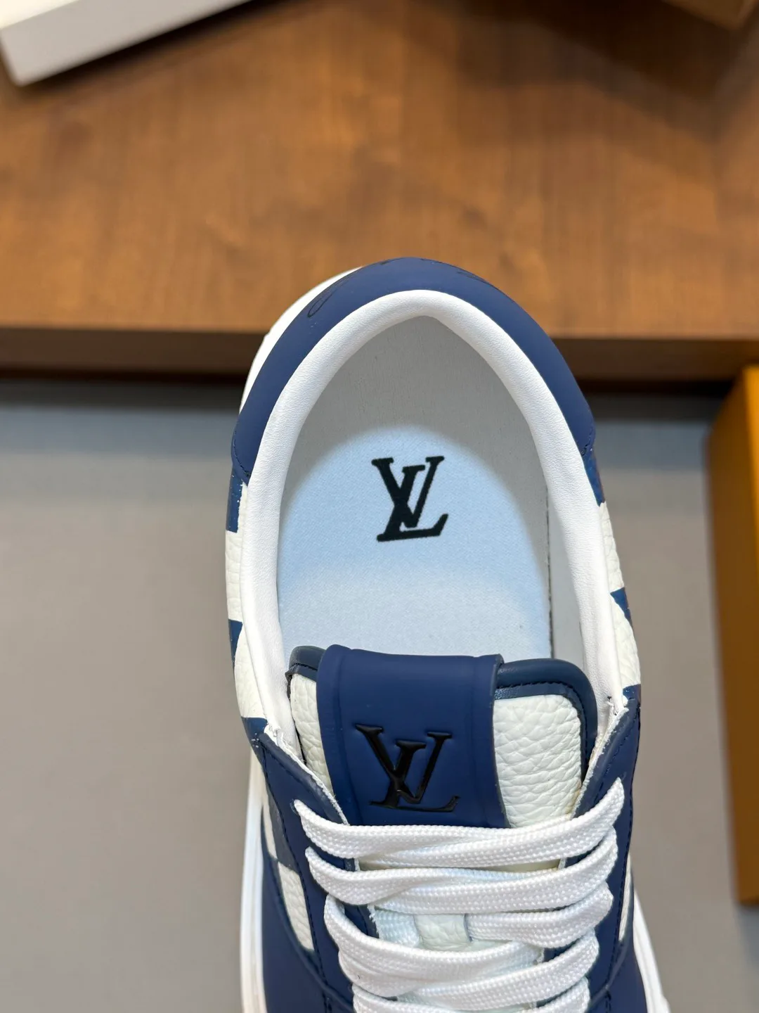 Men's Sneakers LOUIS VUITTON 17447613
