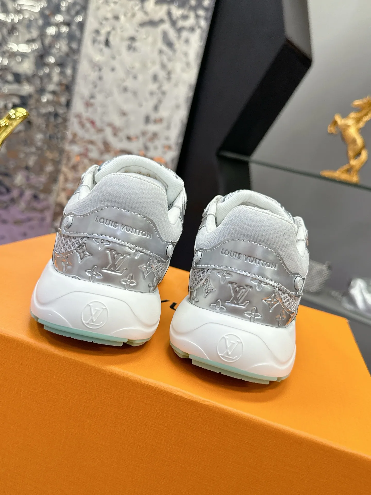 Women's Sneakers LOUIS VUITTON 17530432