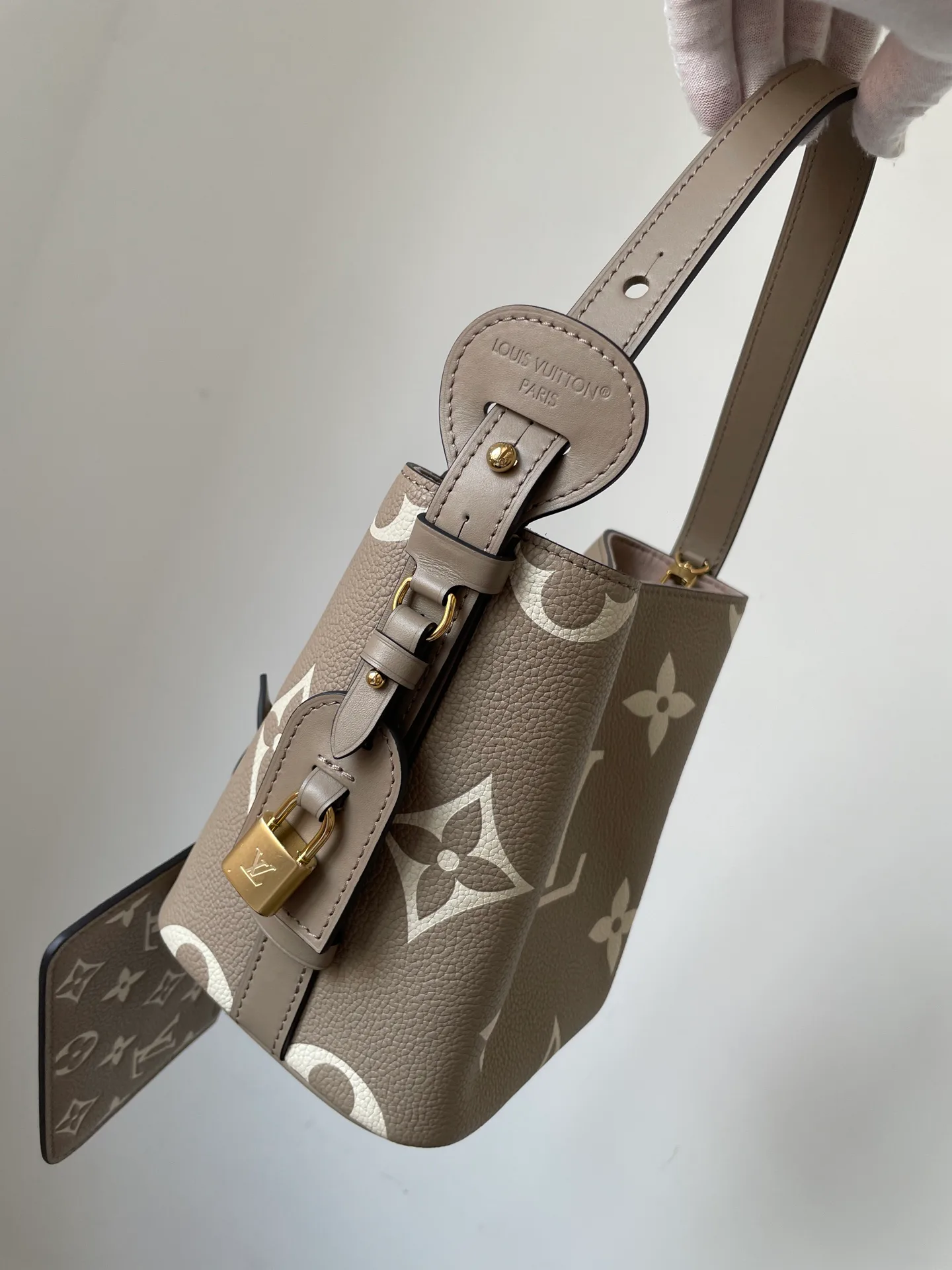 Women's Classic Handbags LOUIS VUITTON 18376554
