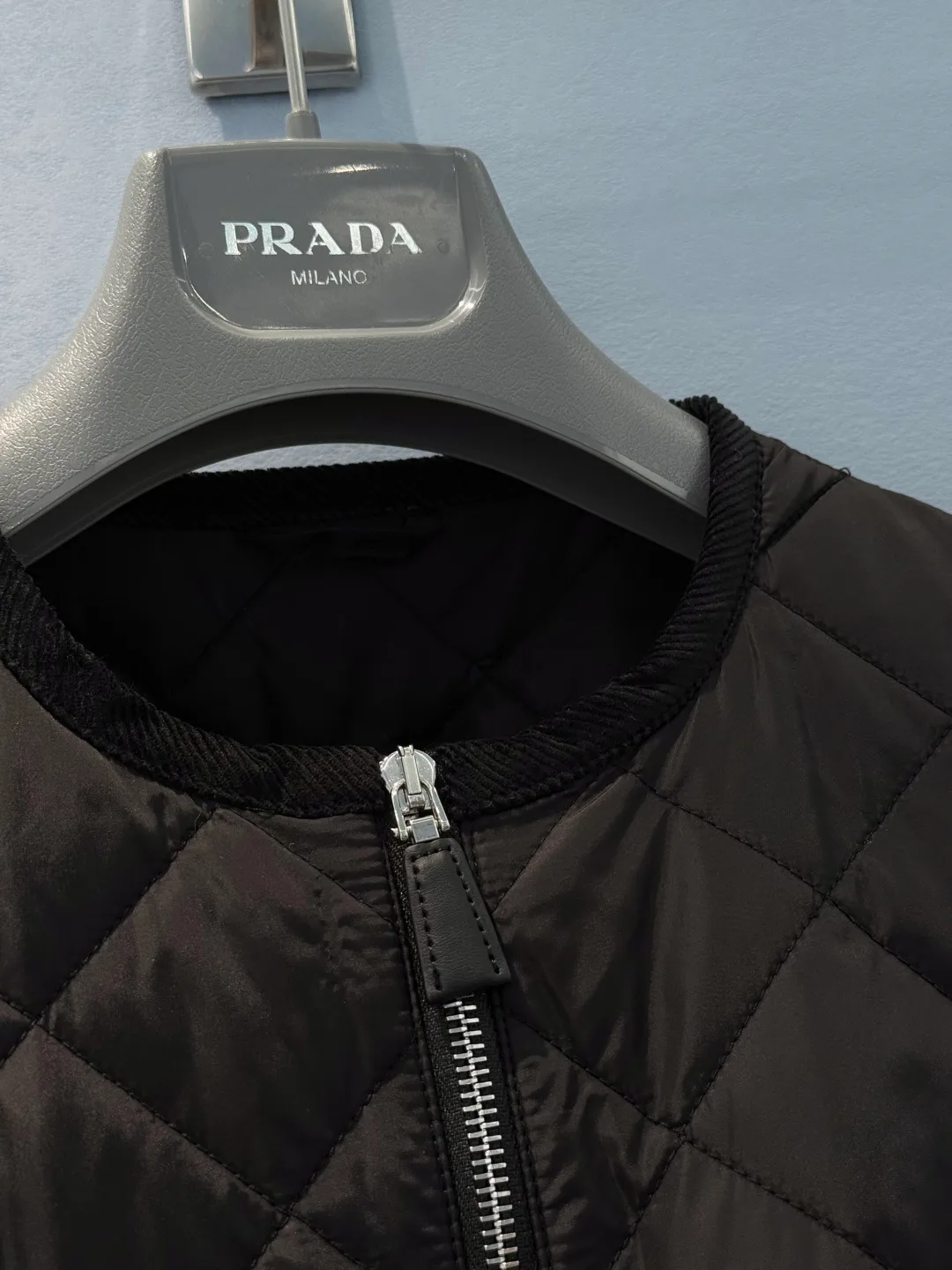 Куртки И Пуховики Женские Prada 18603388