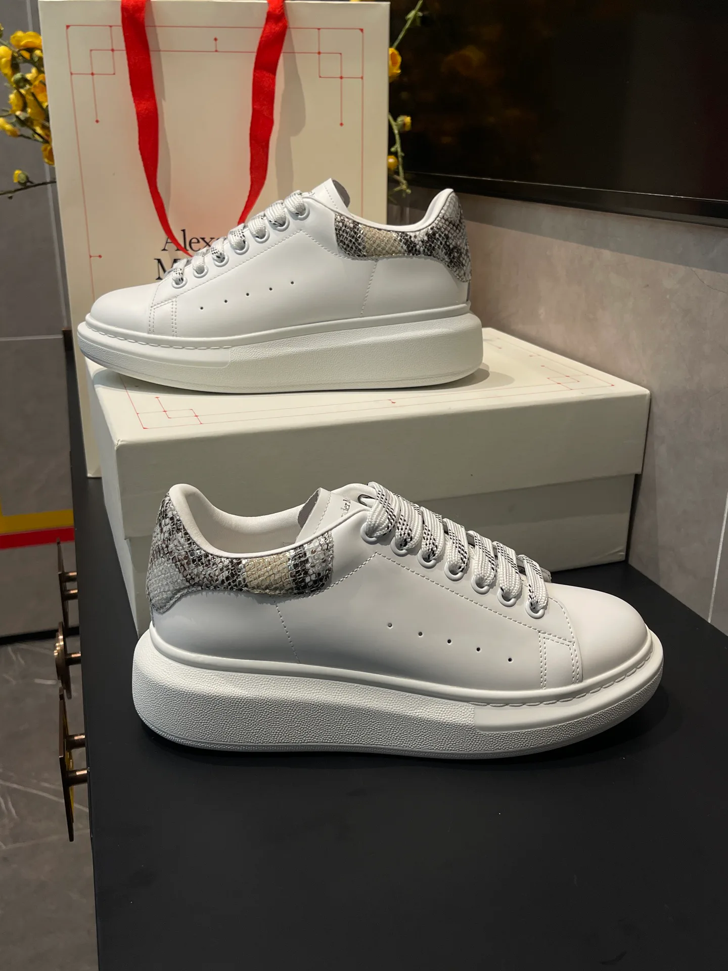 Women's Sneakers ALEXANDER MCQUEEN 17827935