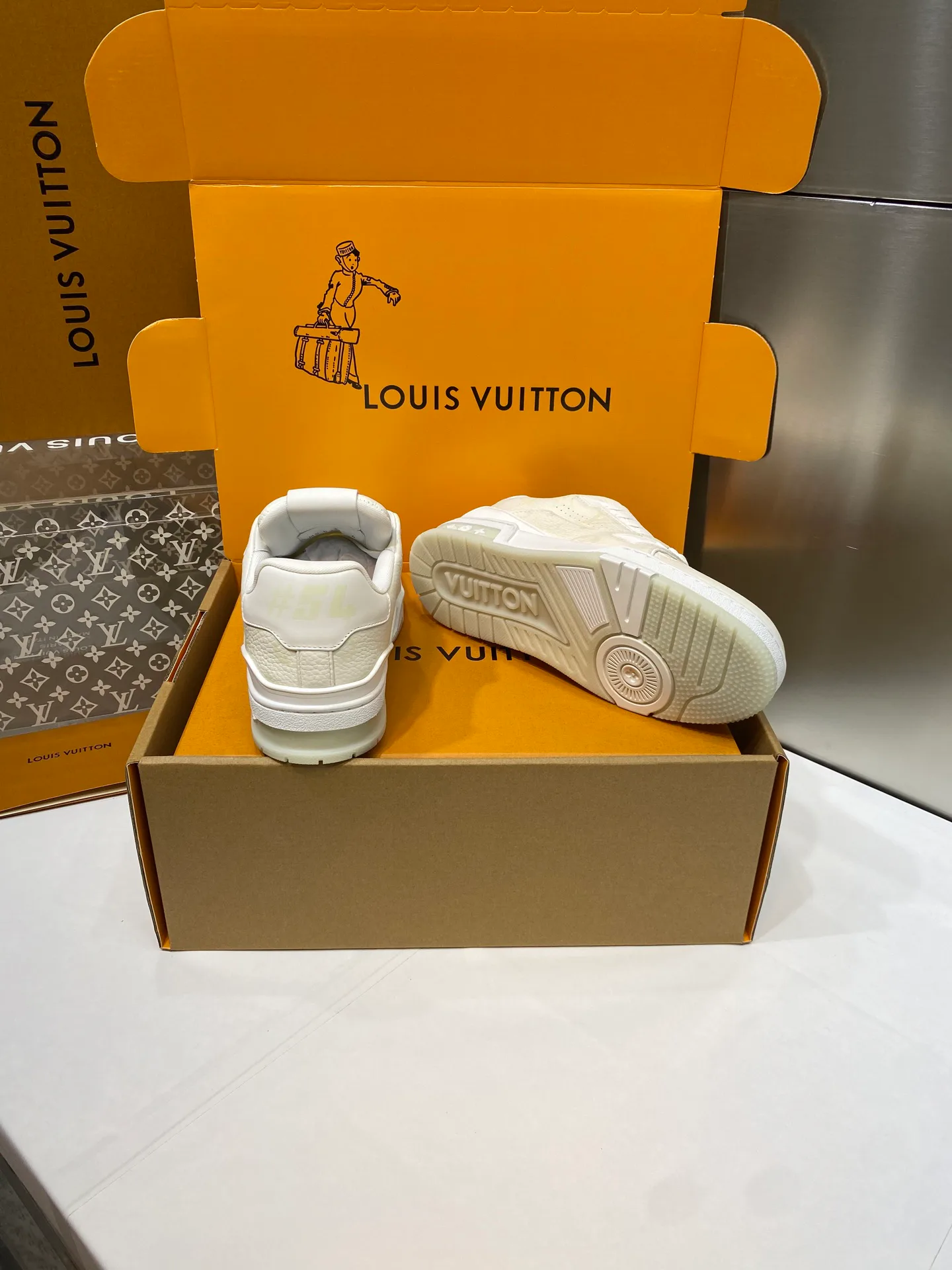 Women's Sneakers LOUIS VUITTON 17969033