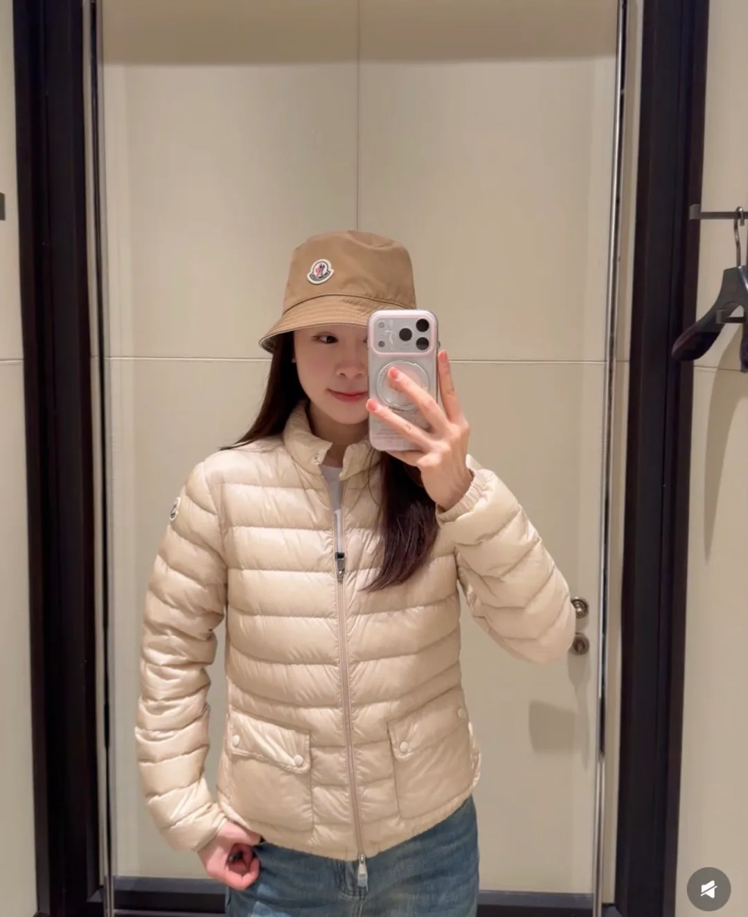 Women's Jackets And Down Jackets MONCLER 18264825