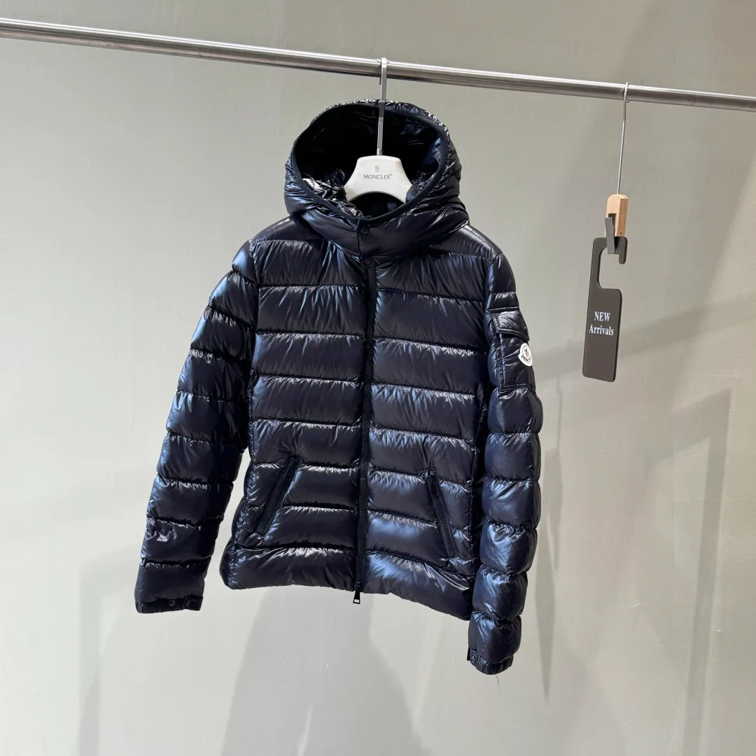 Women's Jackets And Down Jackets MONCLER 18111577