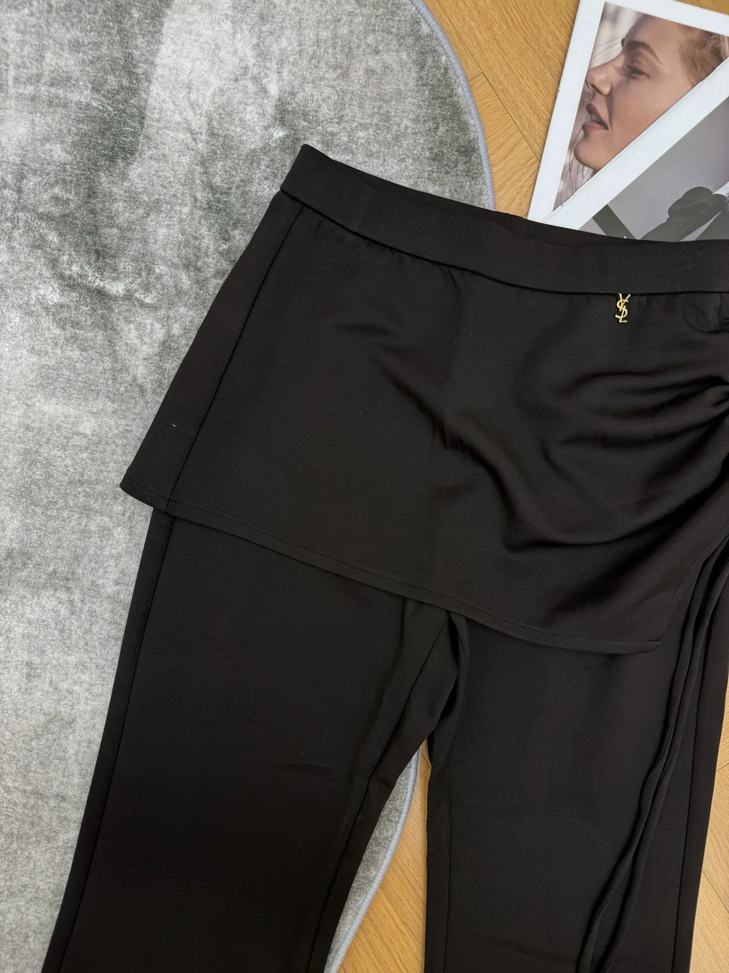 Women's Trousers SAINT LAURENT 18450972