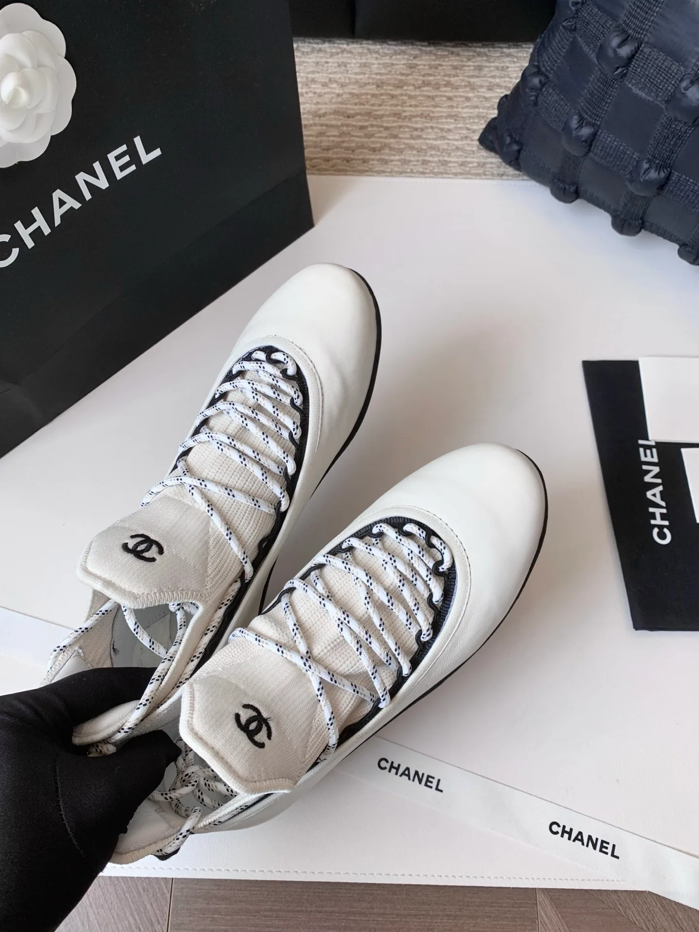 Women's Sneakers CHANEL 17989879