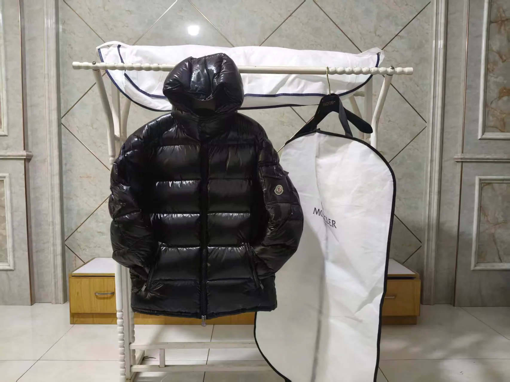 Women's Jackets And Down Jackets MONCLER 17964627