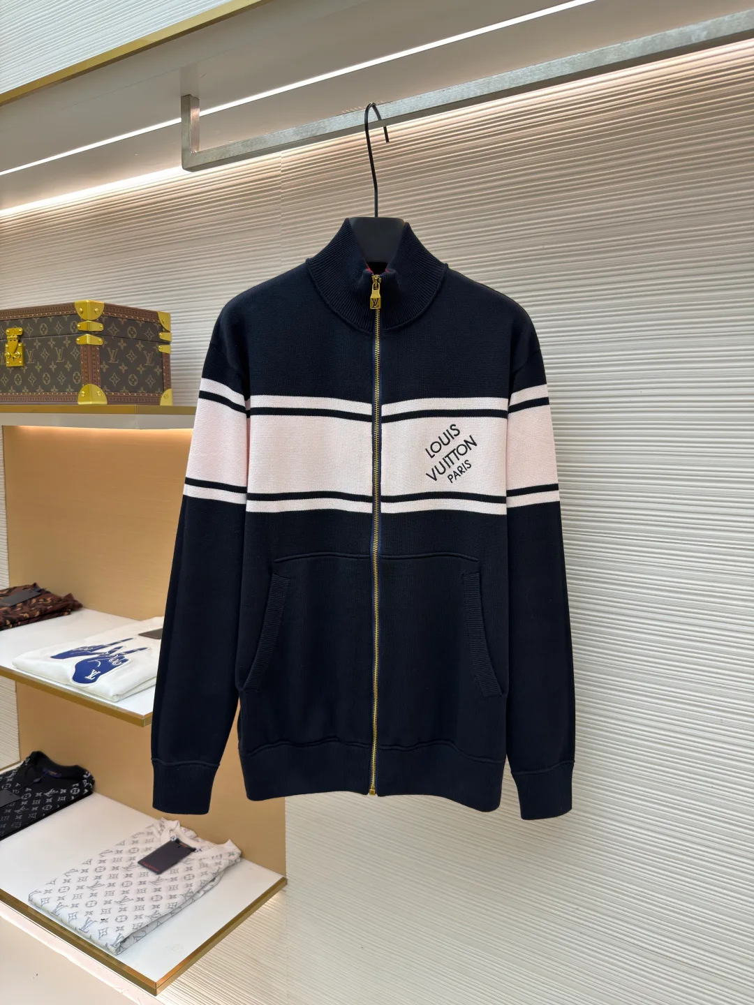 Men's Jackets And Down Jackets LOUIS VUITTON 17933377
