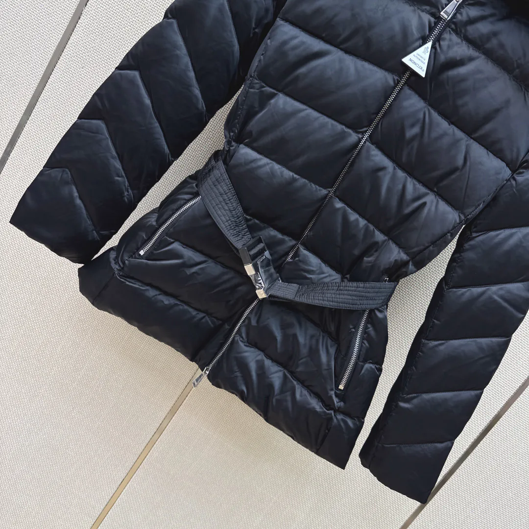 Women's Jackets And Down Jackets MONCLER 18506475
