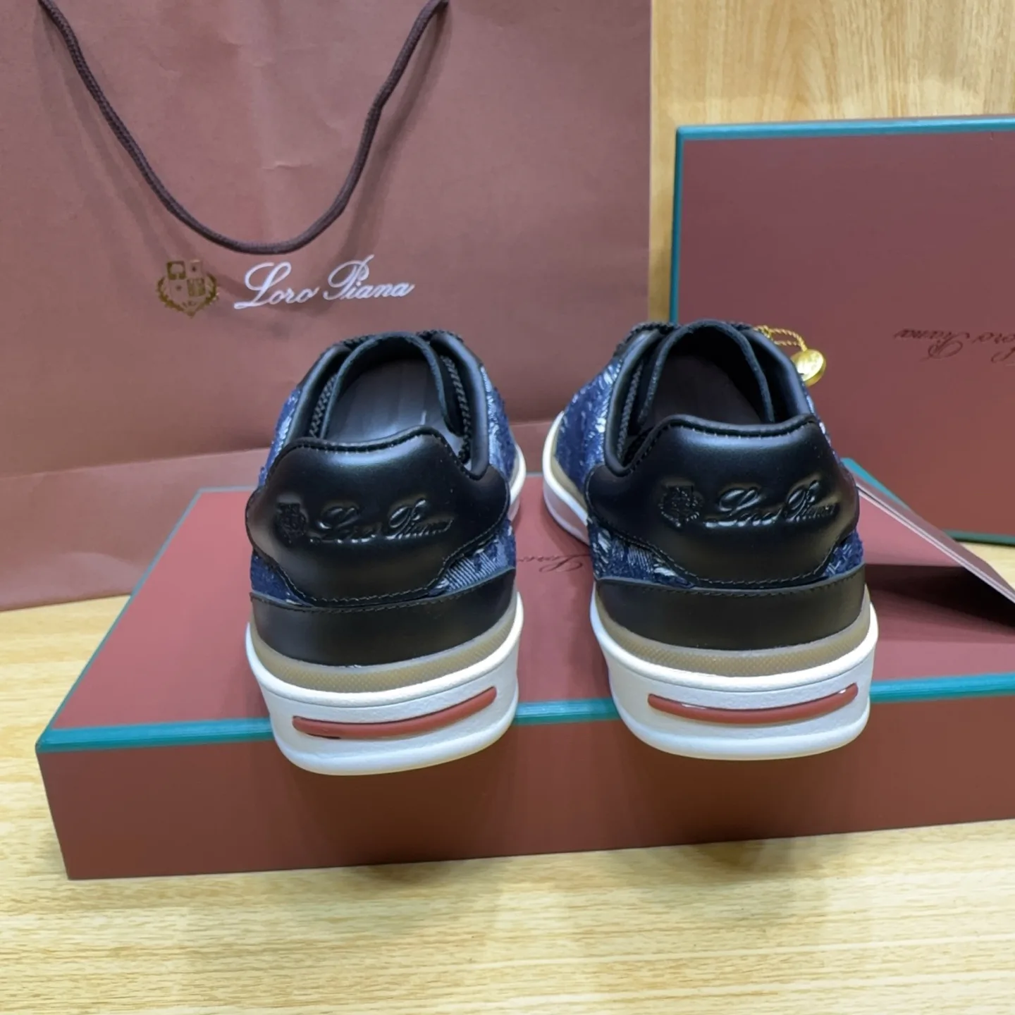Women's Sneakers LORO PIANA 18263649