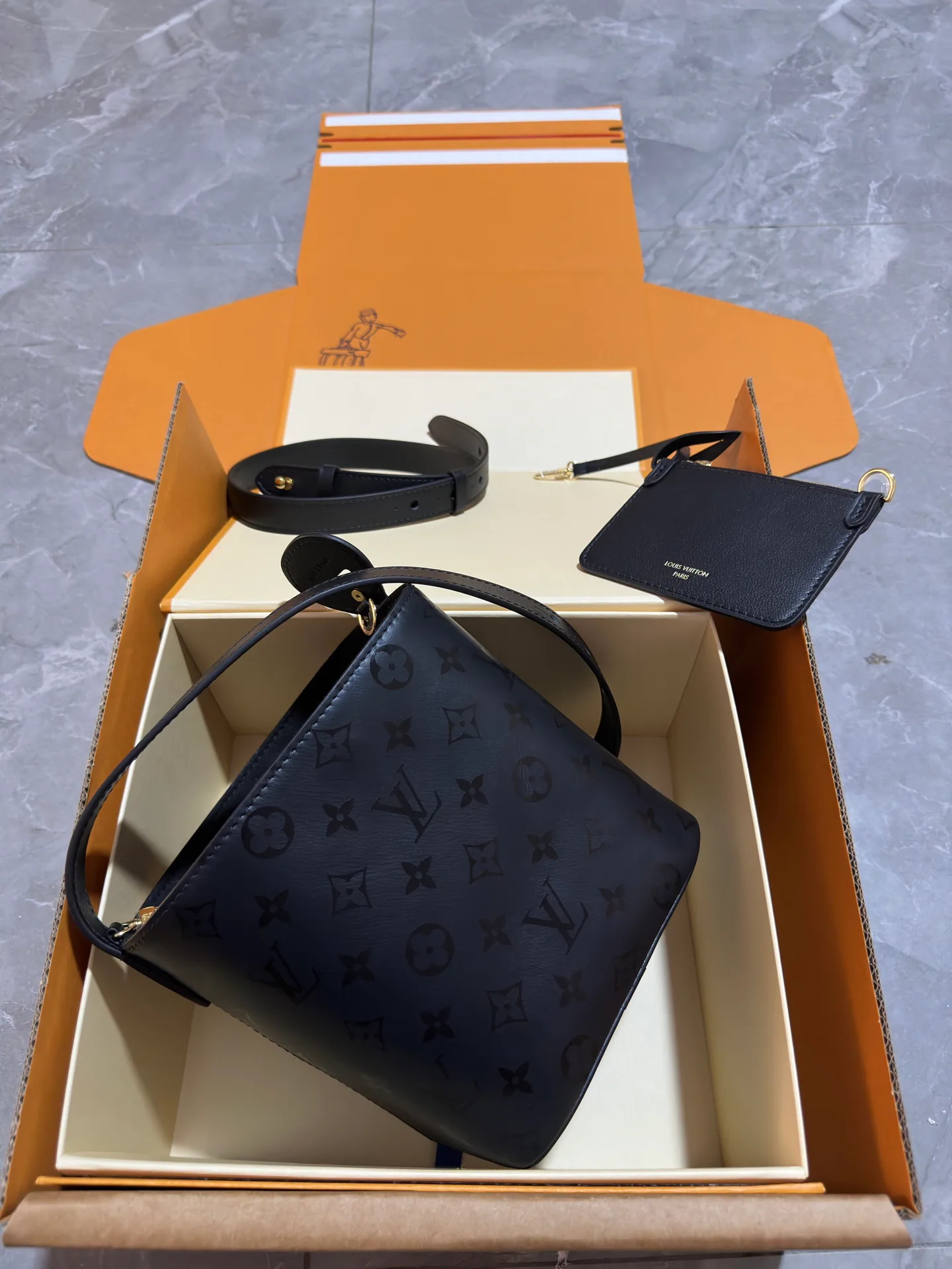 Women's Classic Handbags LOUIS VUITTON 18427424