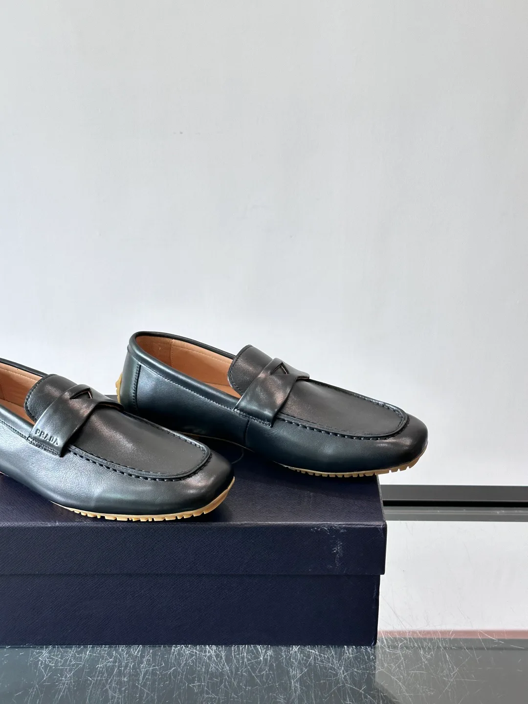 Men's Loafers And Dress Shoes PRADA 17447557