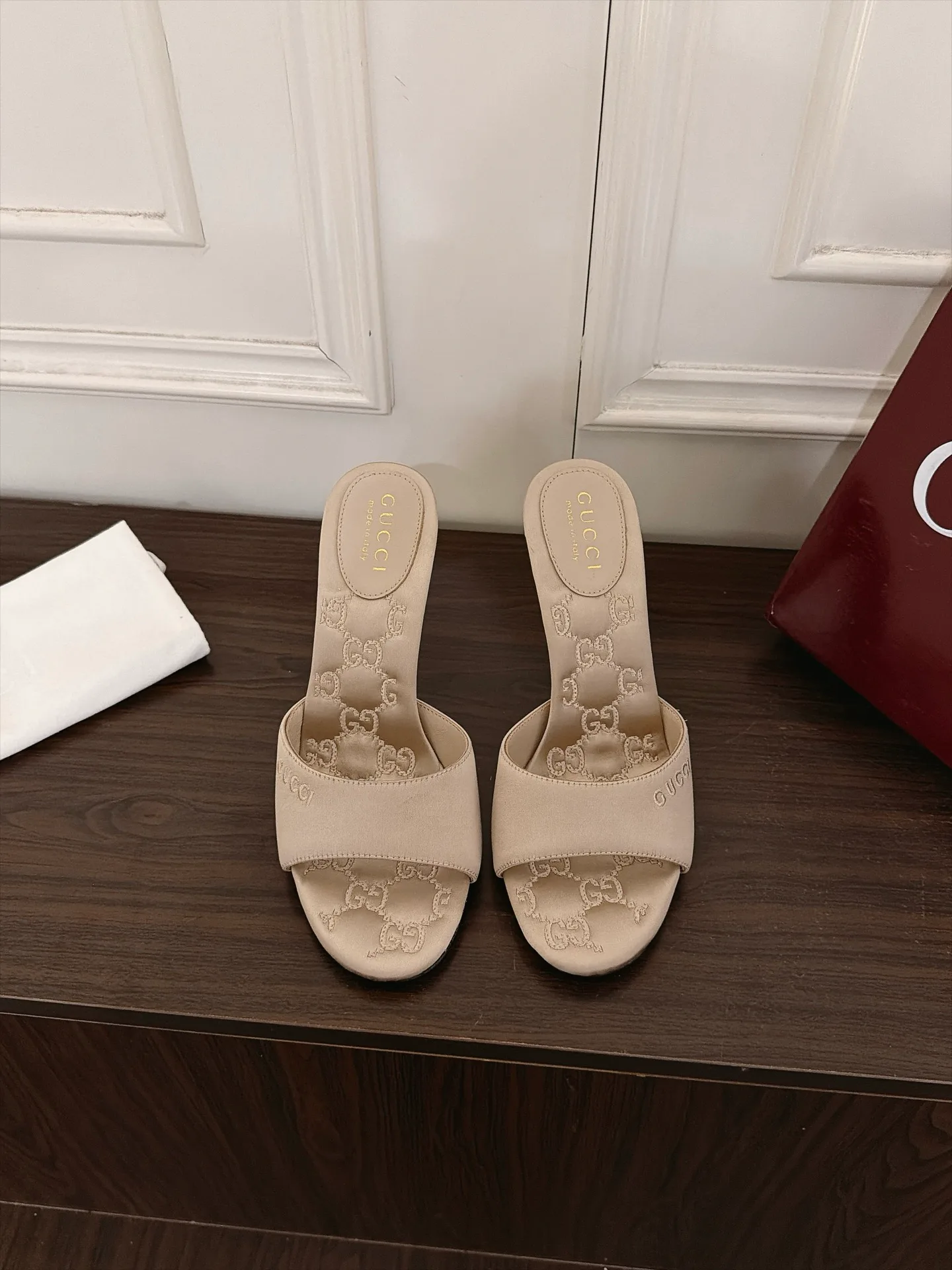 Women's Open-Toe Sandals GUCCI 18120658