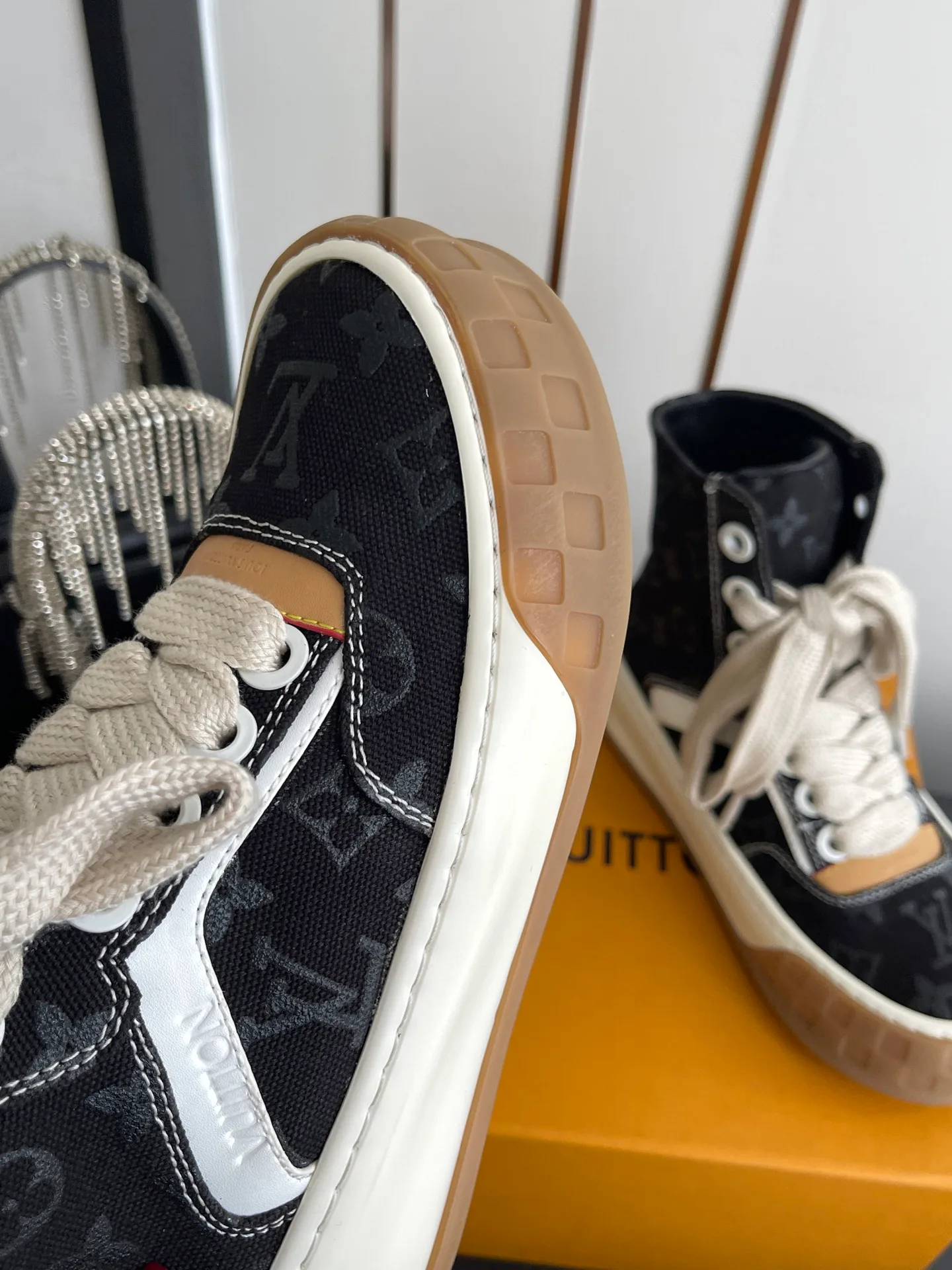 Women's Sneakers LOUIS VUITTON 17673245