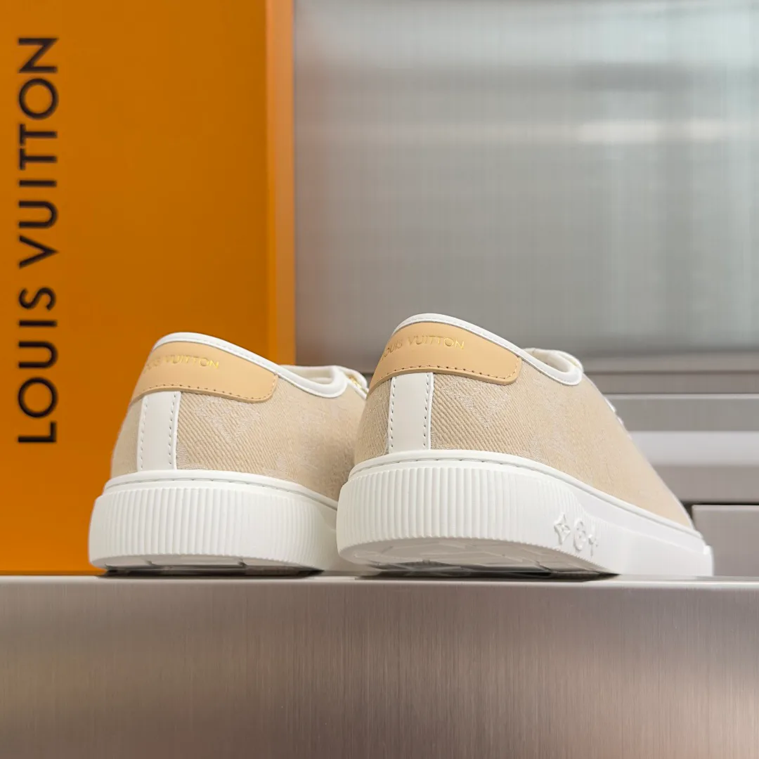 Women's Sneakers LOUIS VUITTON 17950711