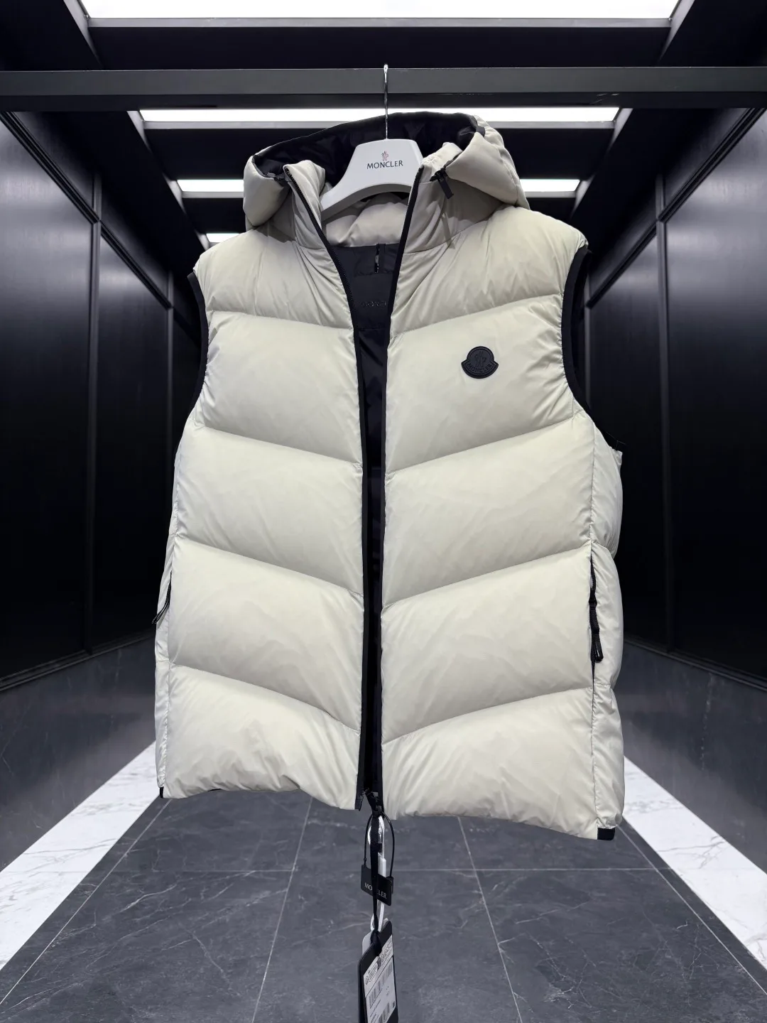 Men's Vests MONCLER 18007726