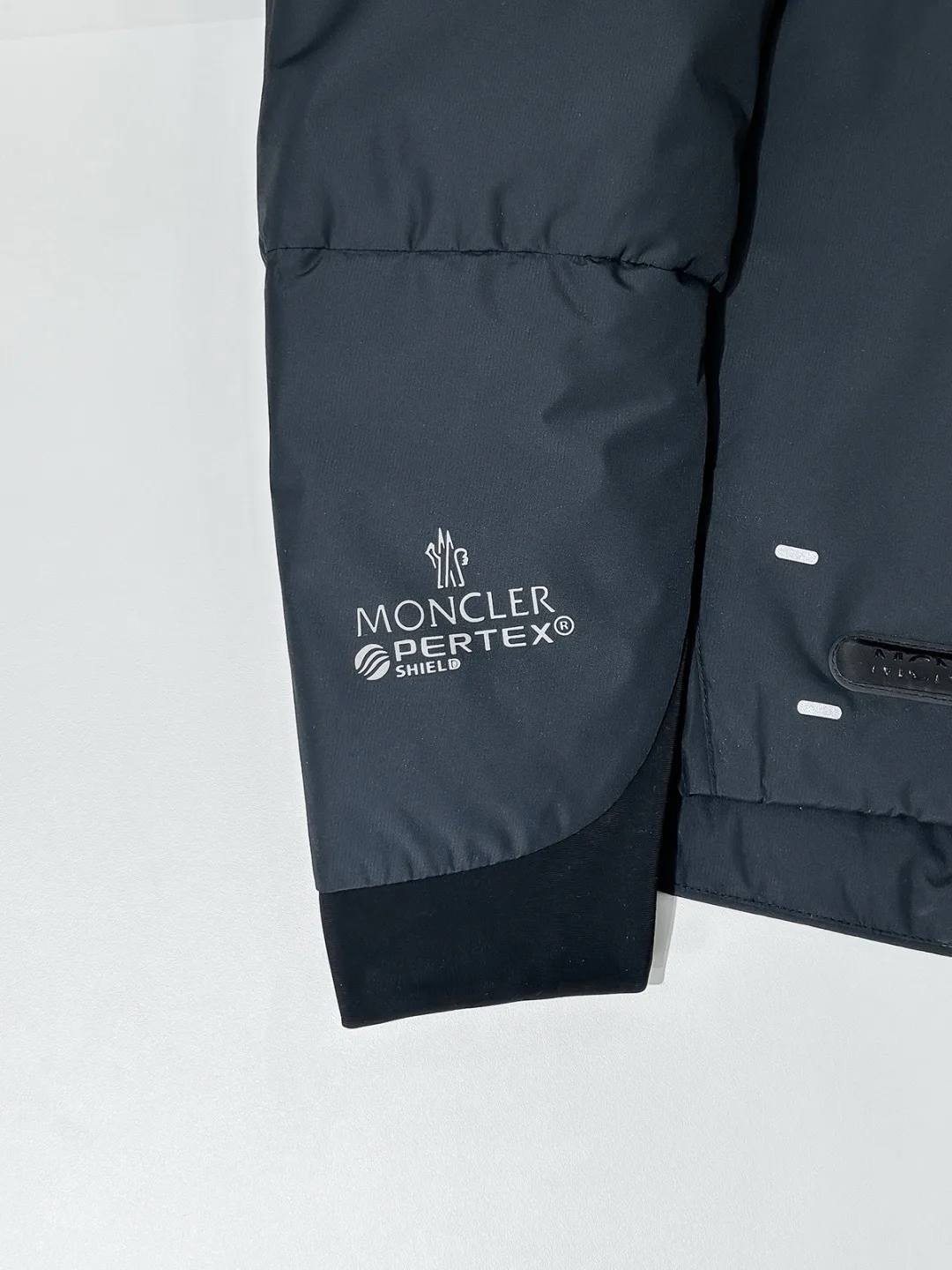 Куртки И Пуховики Мужские Moncler 18596633