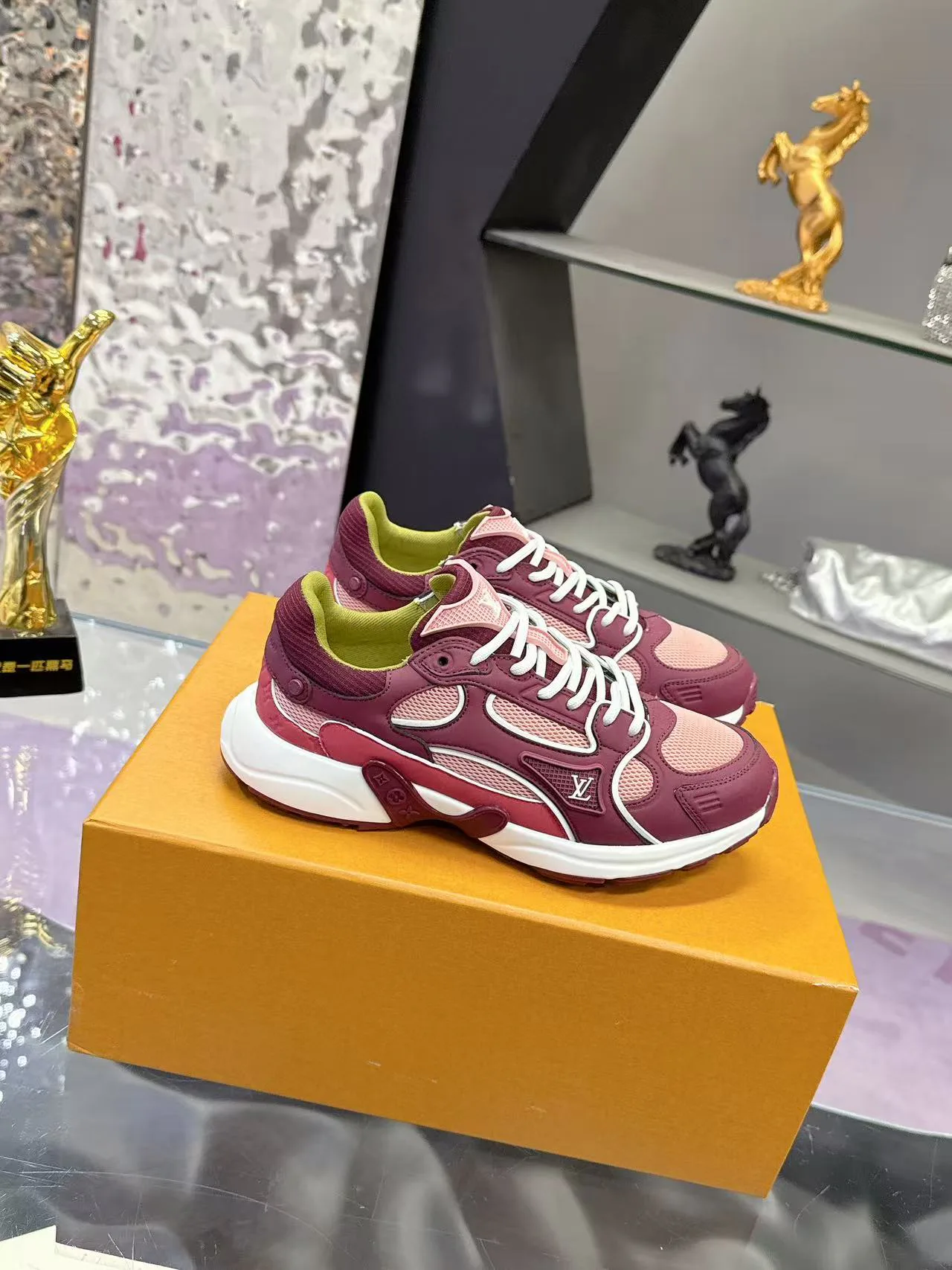 Women's Sneakers LOUIS VUITTON 17530424