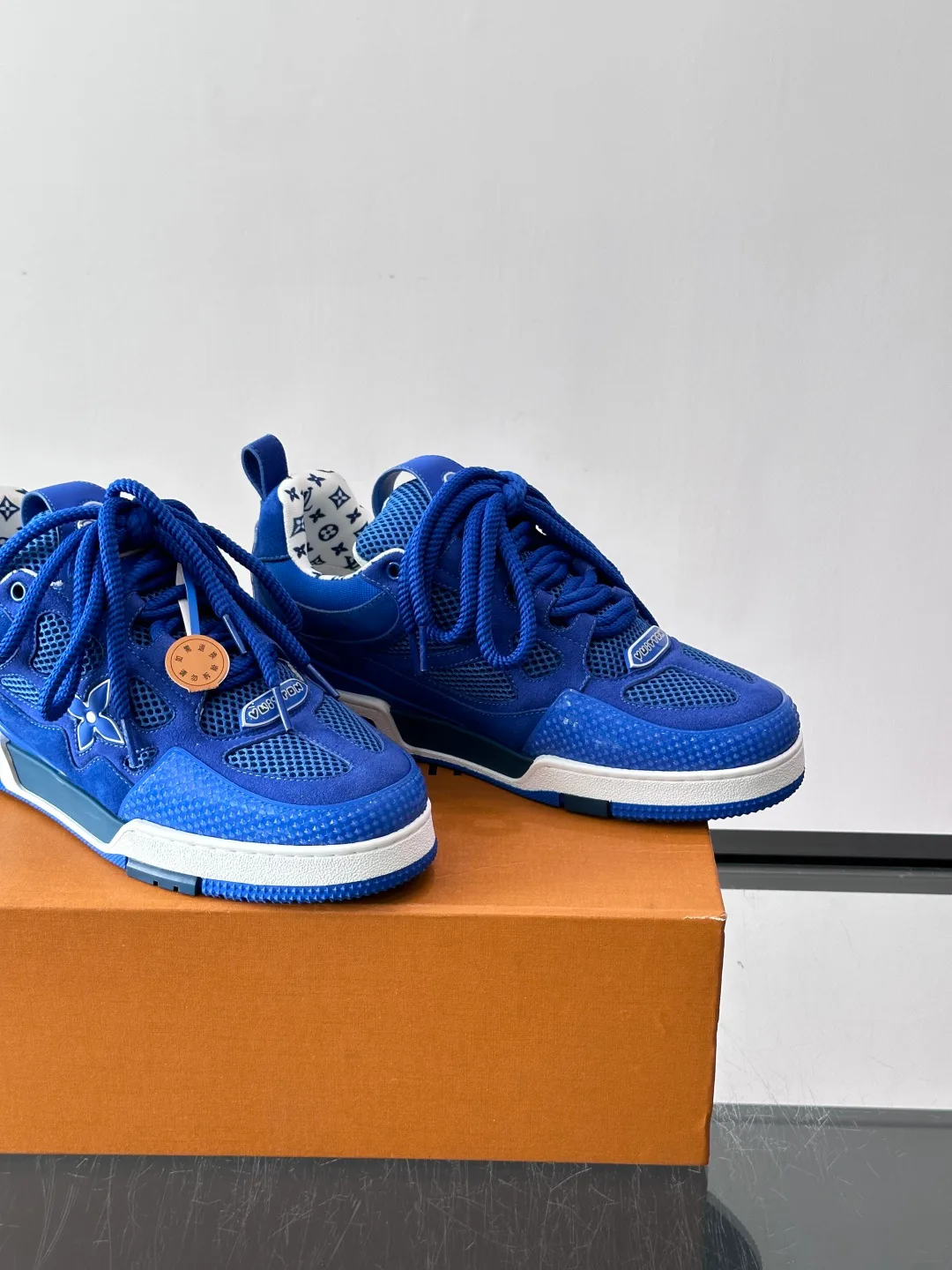 Women's Sneakers LOUIS VUITTON 17588547