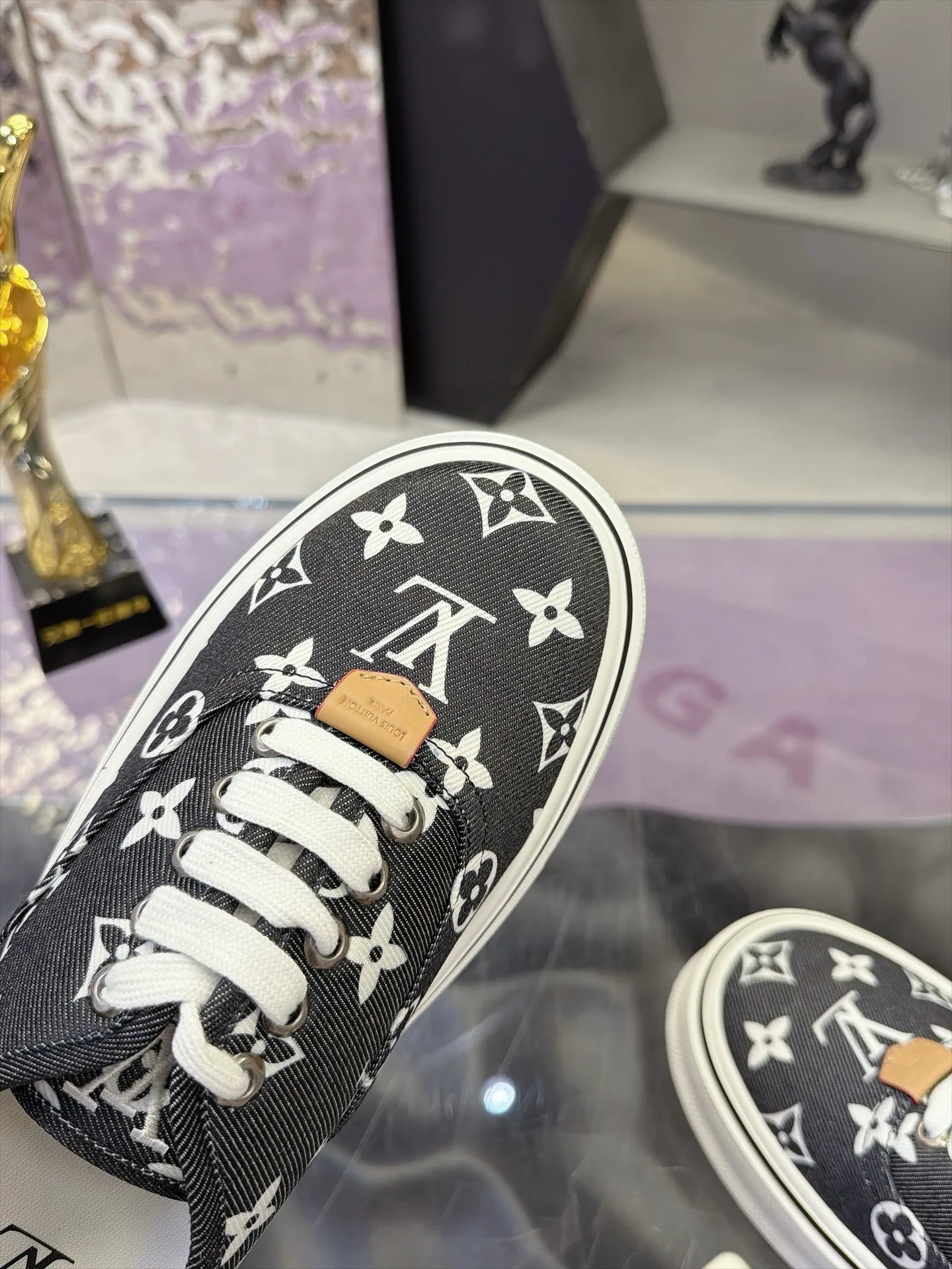 Men's Sneakers LOUIS VUITTON 17930908