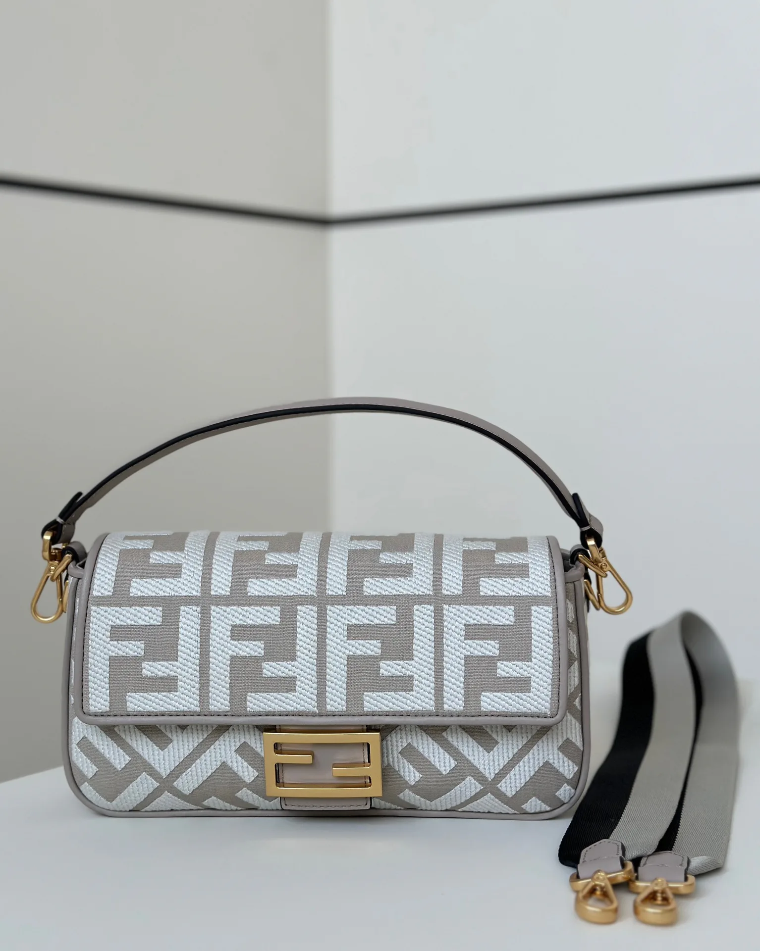 Women's Classic Handbags FENDI 18116176