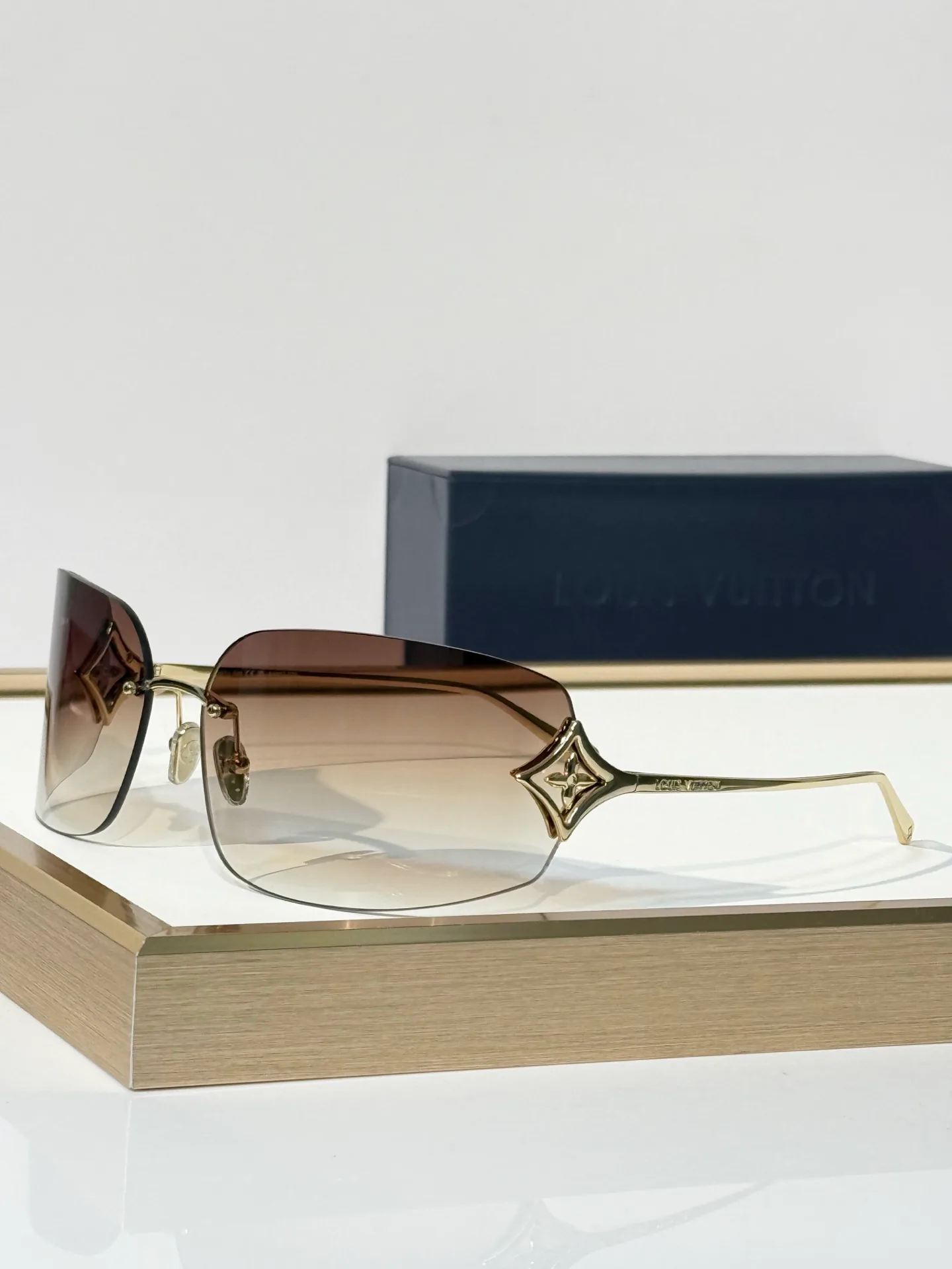 Glasses LOUIS VUITTON 18117693