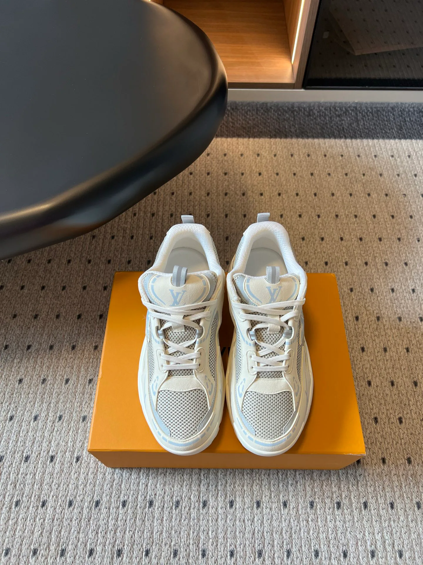 Men's Sneakers LOUIS VUITTON 17419418