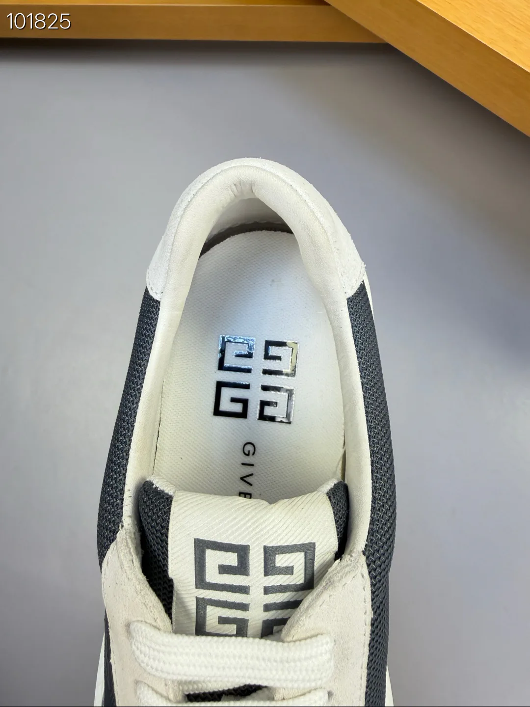 Кроссовки Мужские Givenchy 18561954