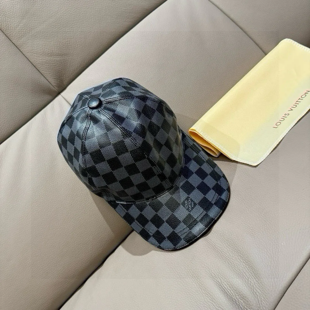 Hats LOUIS VUITTON 18105225