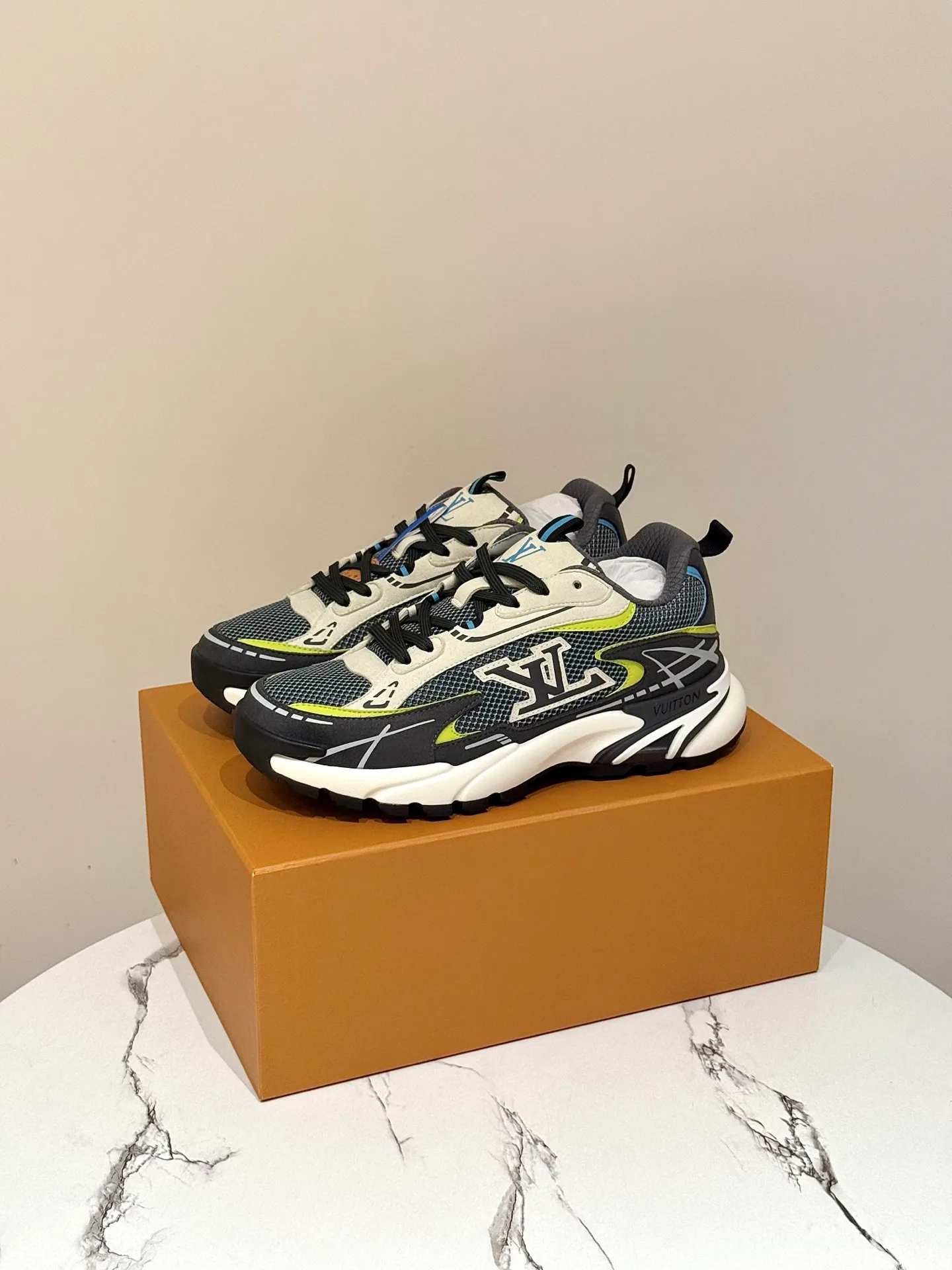 Men's Sneakers LOUIS VUITTON 17872794